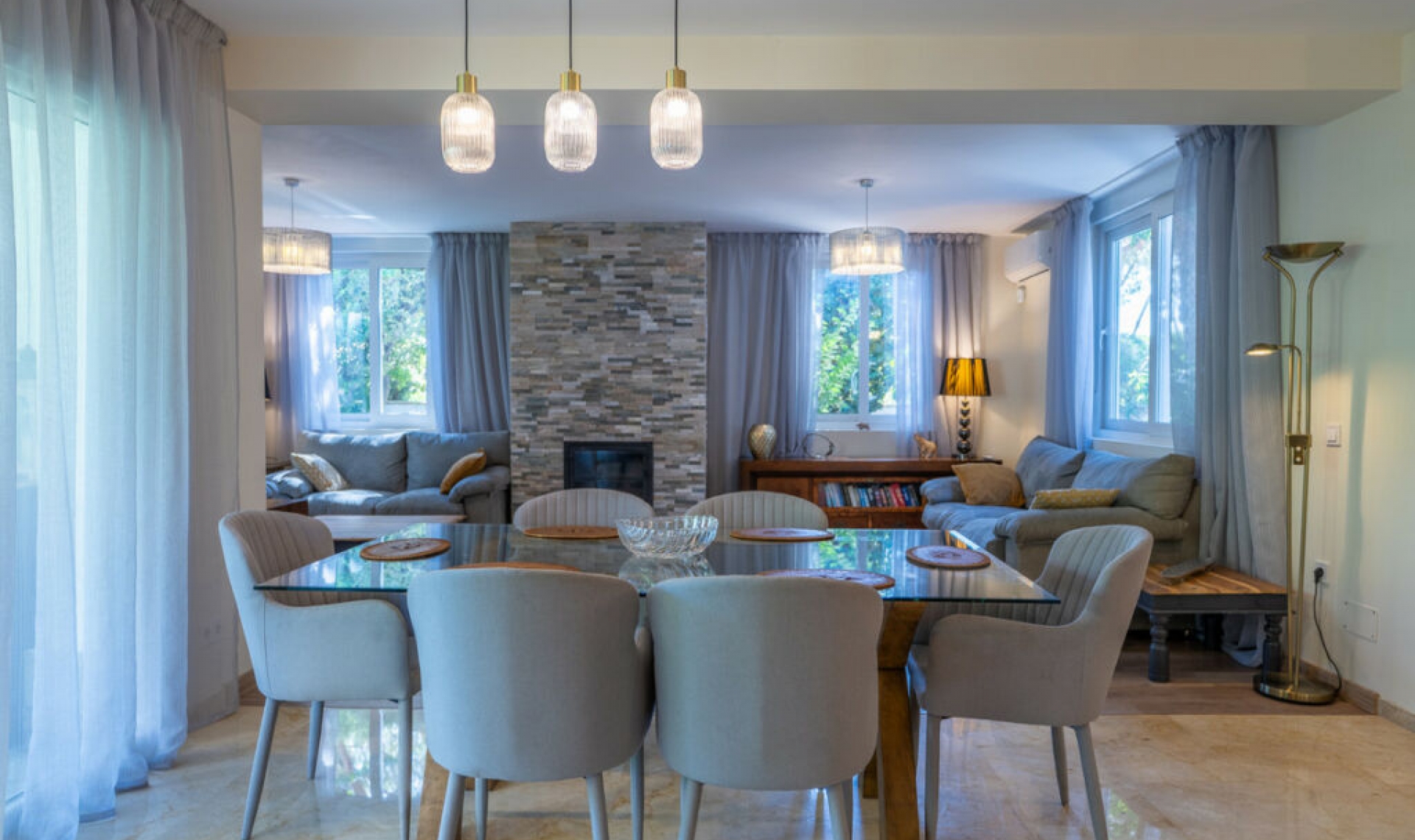 Resale - House -
Marbesa