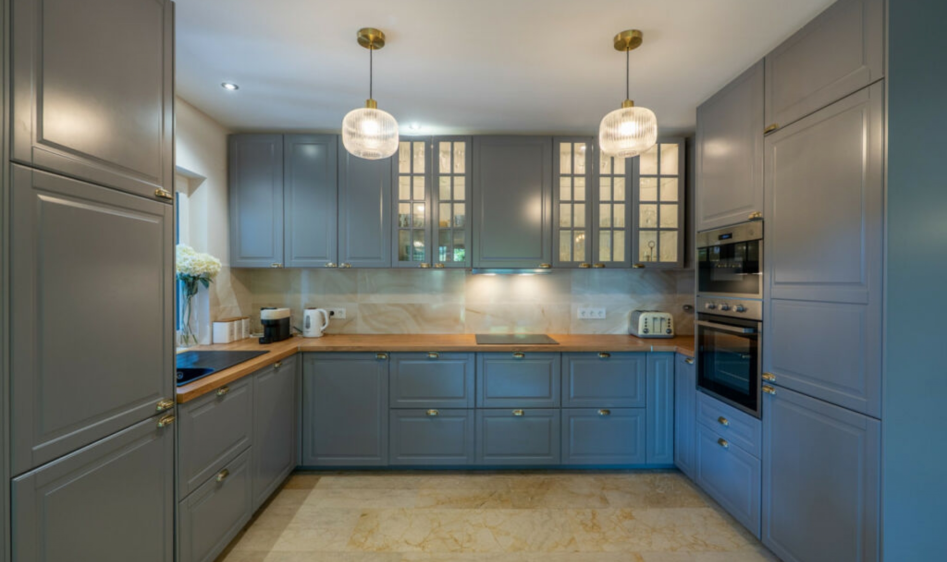 Resale - House -
Marbesa