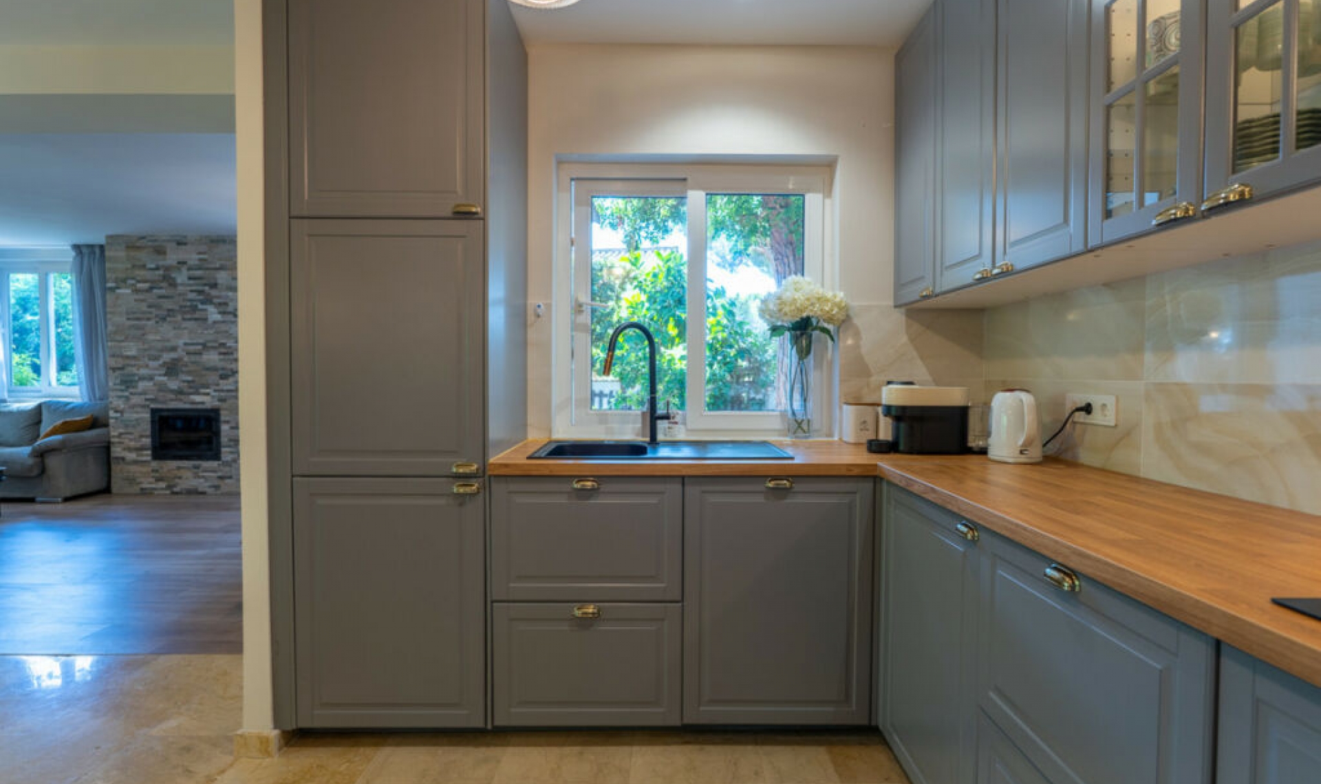 Resale - House -
Marbesa