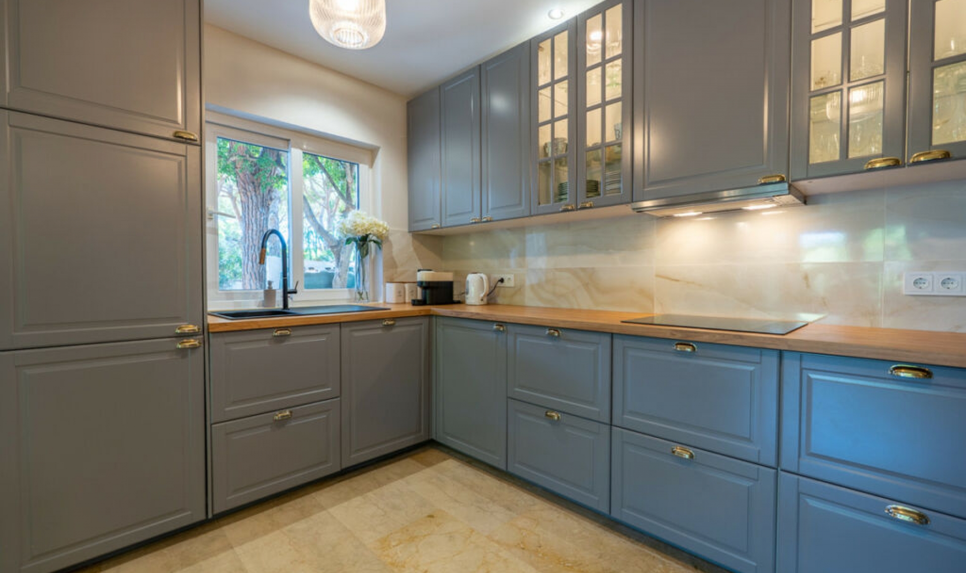 Resale - House -
Marbesa