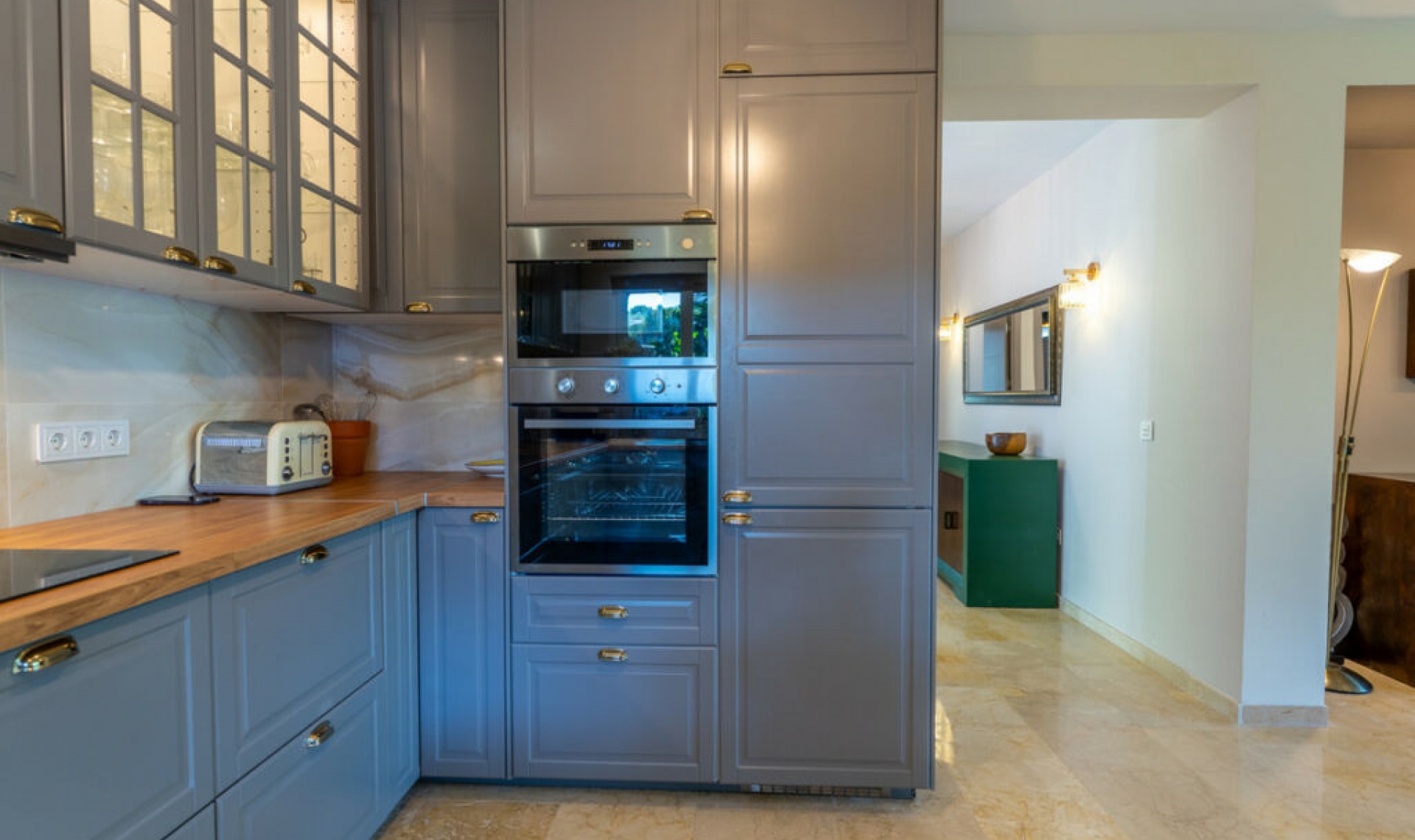 Resale - House -
Marbesa