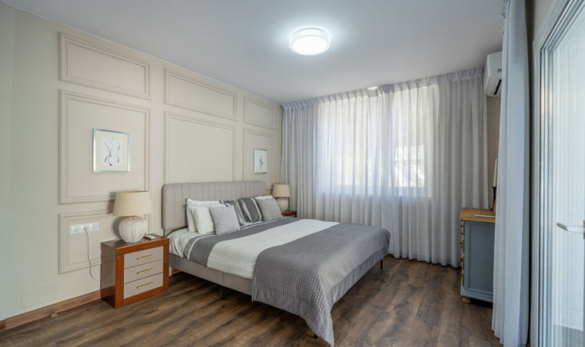 Resale - House -
Marbesa