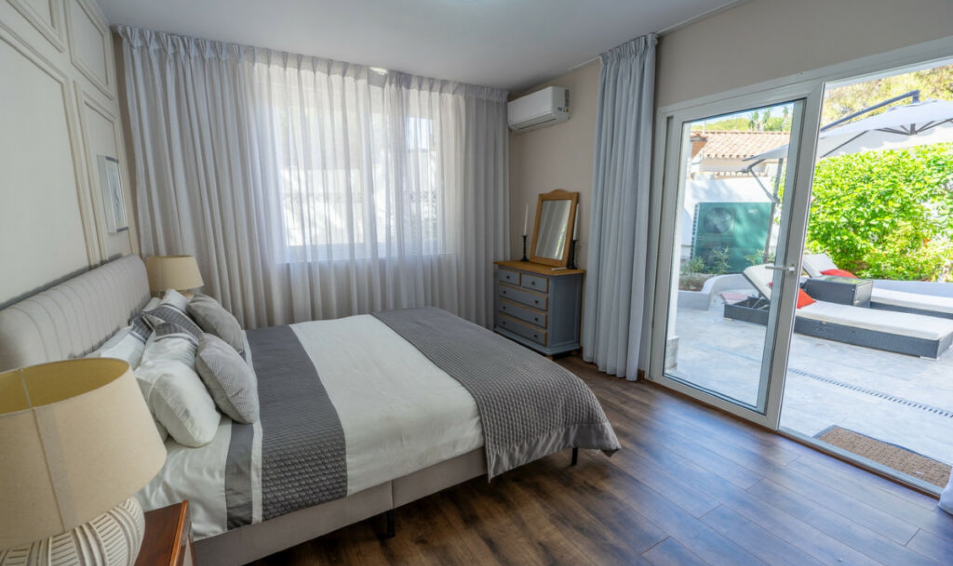 Resale - House -
Marbesa