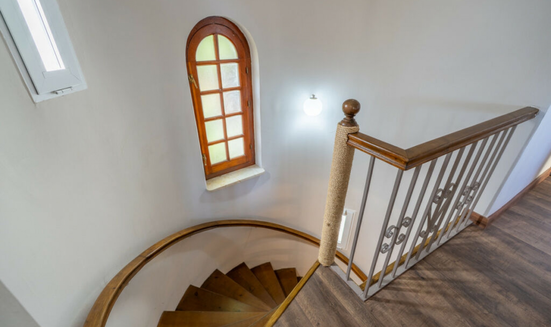 Resale - House -
Marbesa