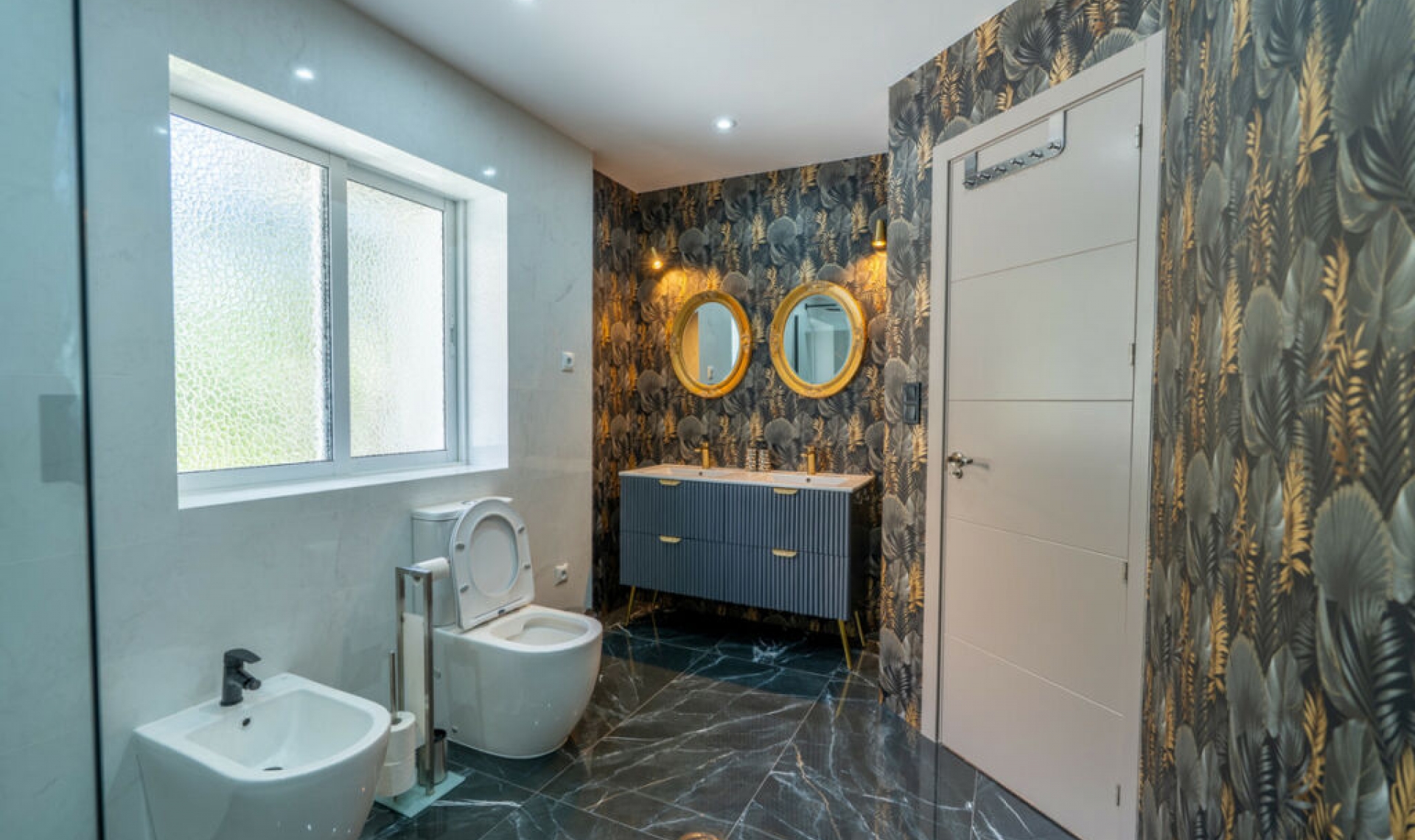 Resale - House -
Marbesa