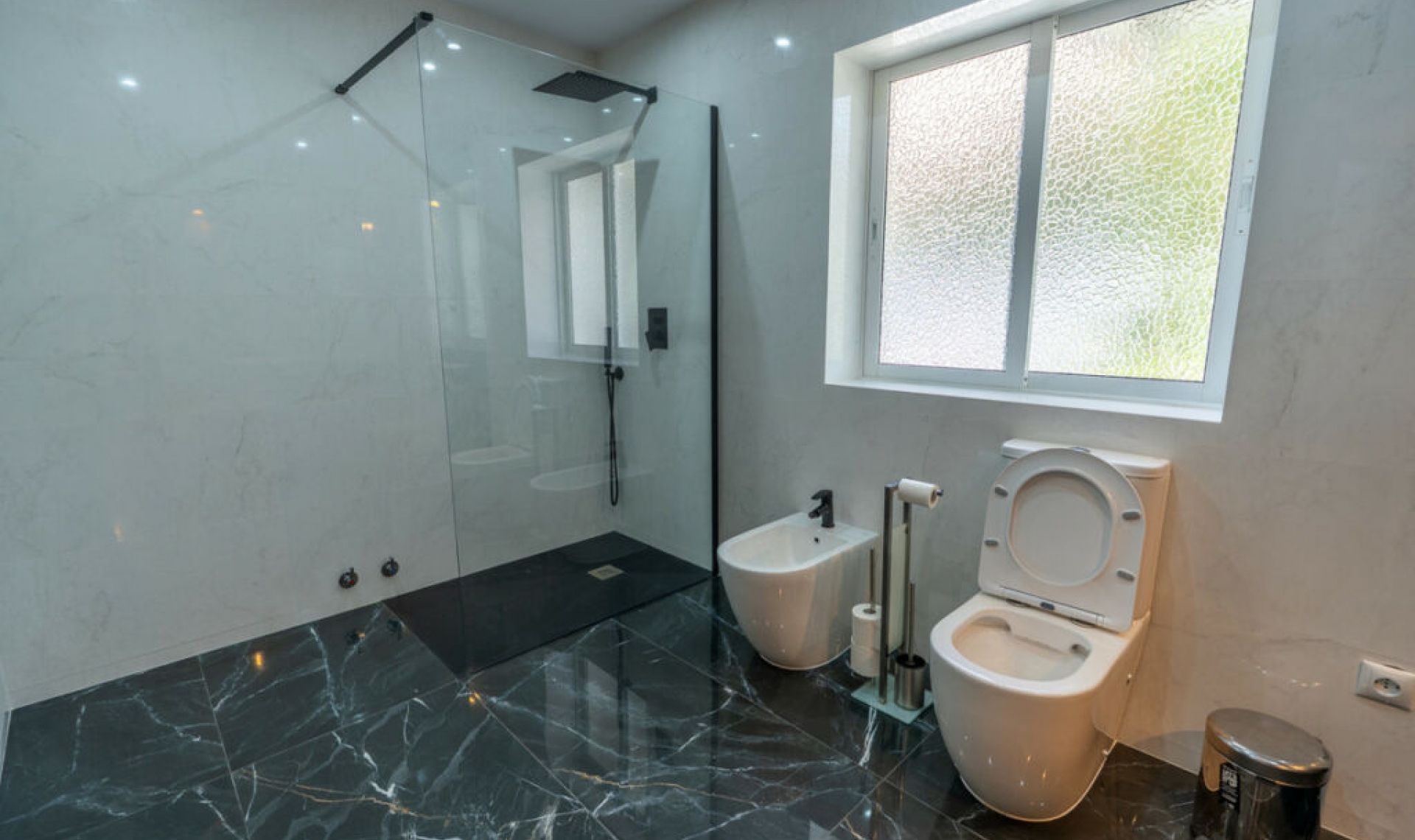 Resale - House -
Marbesa