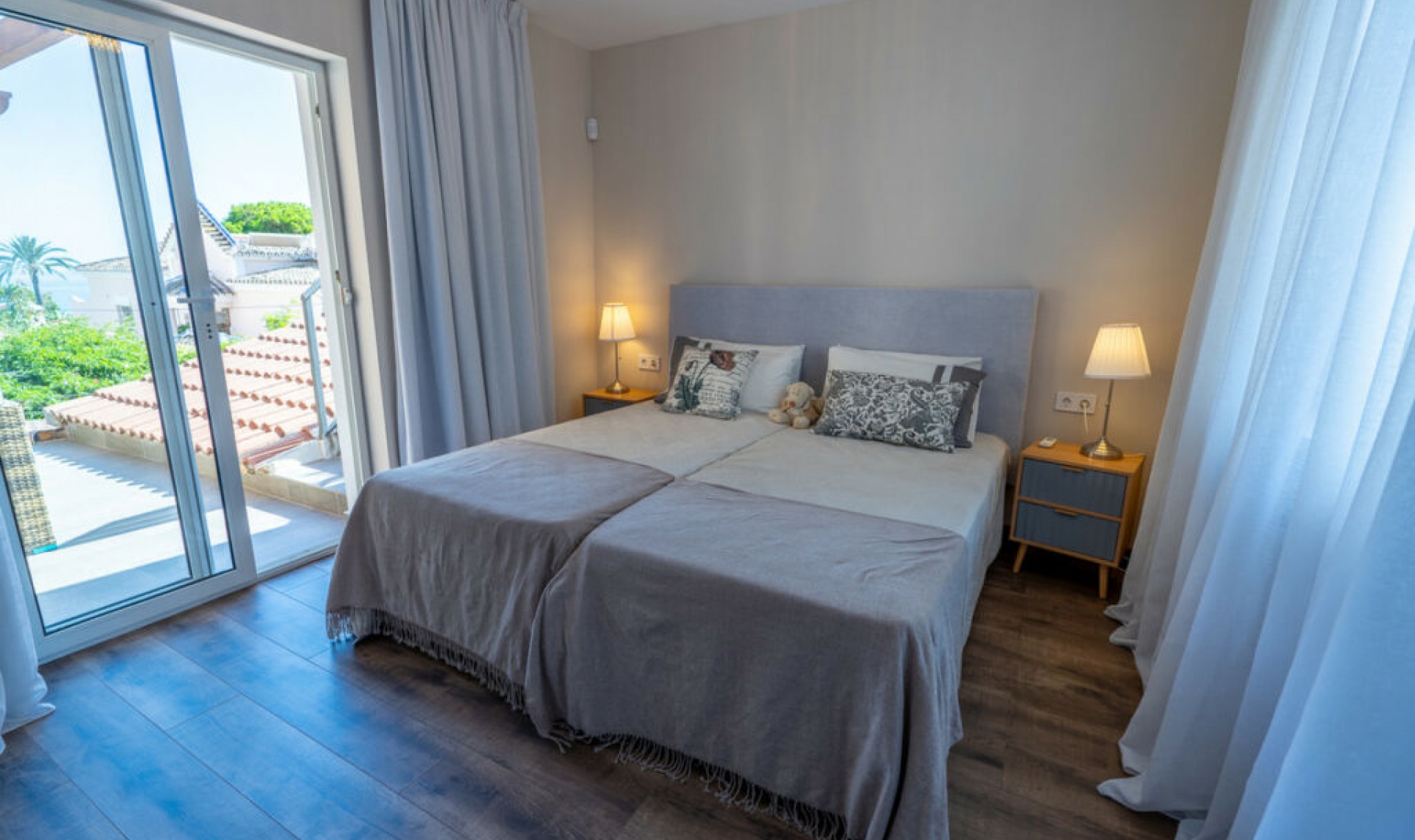 Resale - House -
Marbesa