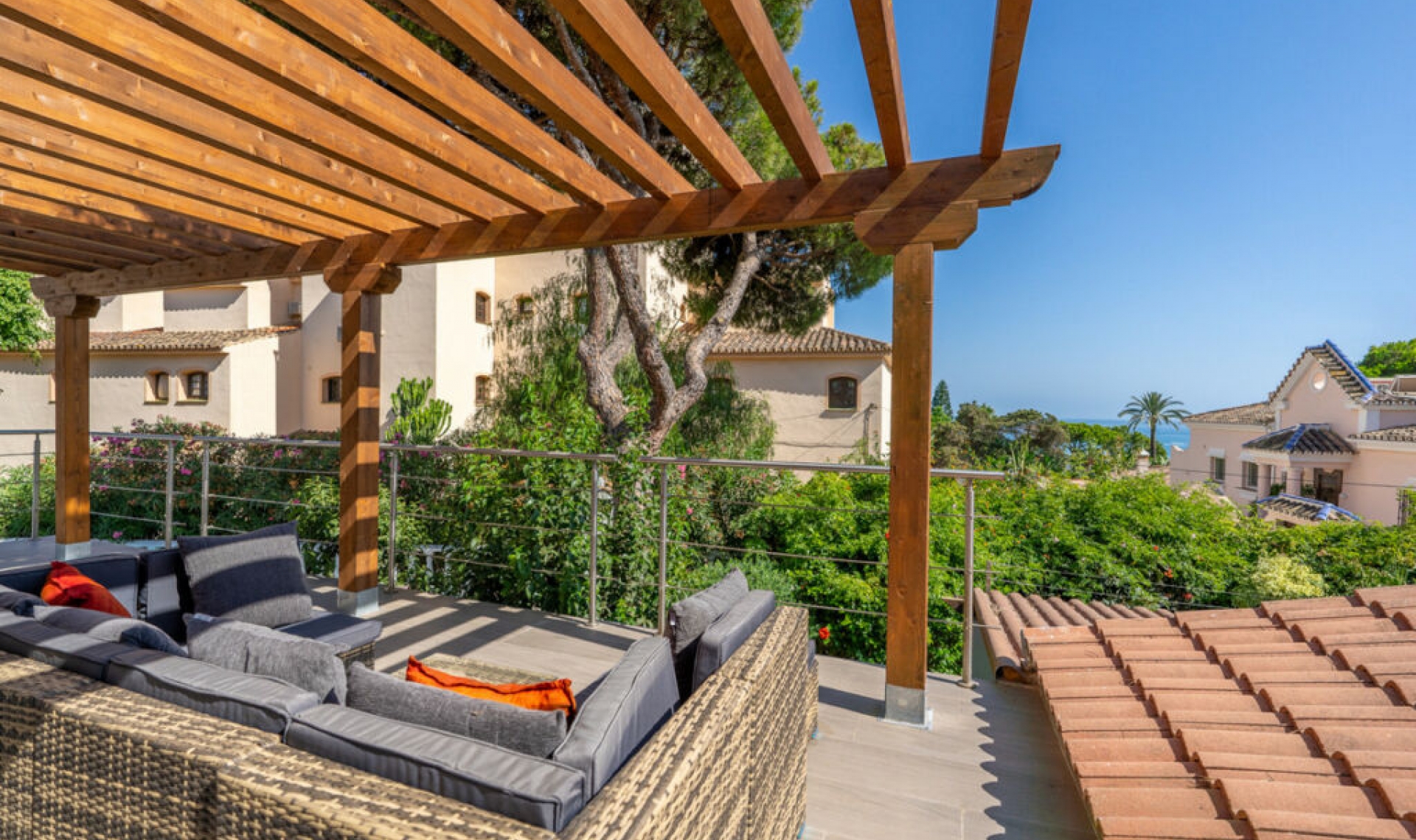 Resale - House -
Marbesa