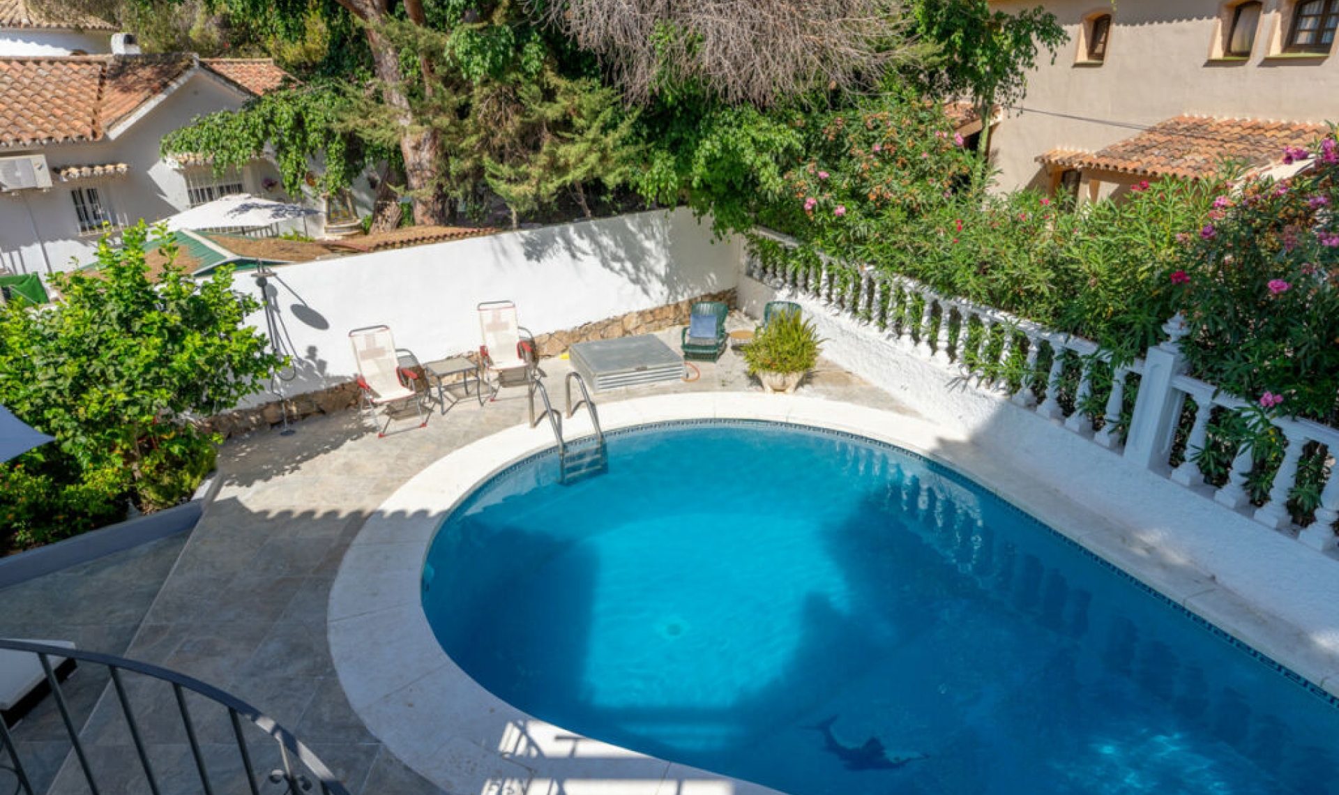 Resale - House -
Marbesa