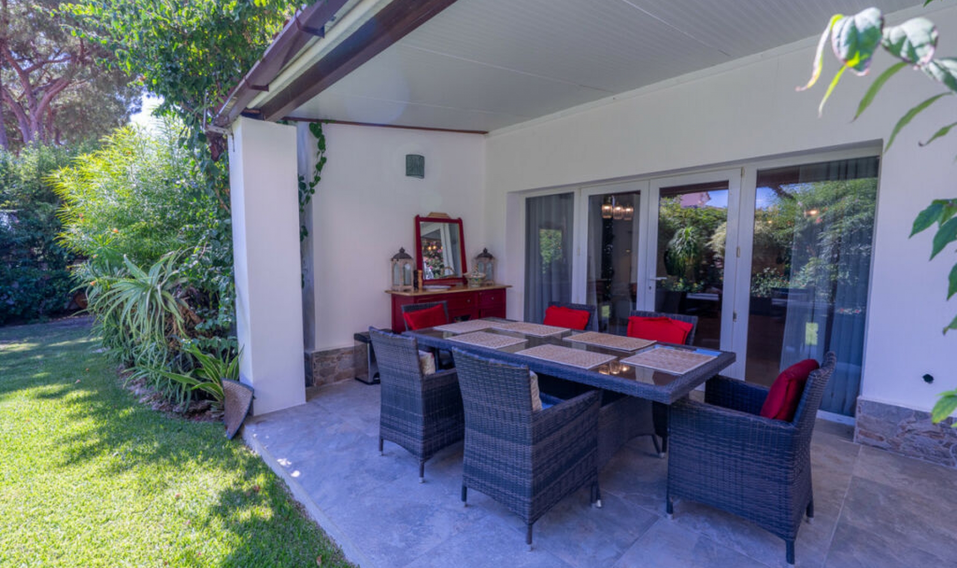 Resale - House -
Marbesa