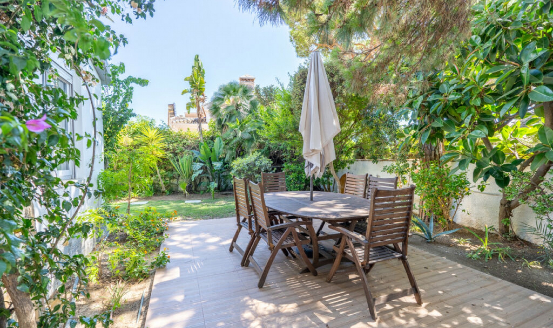 Resale - House -
Marbesa