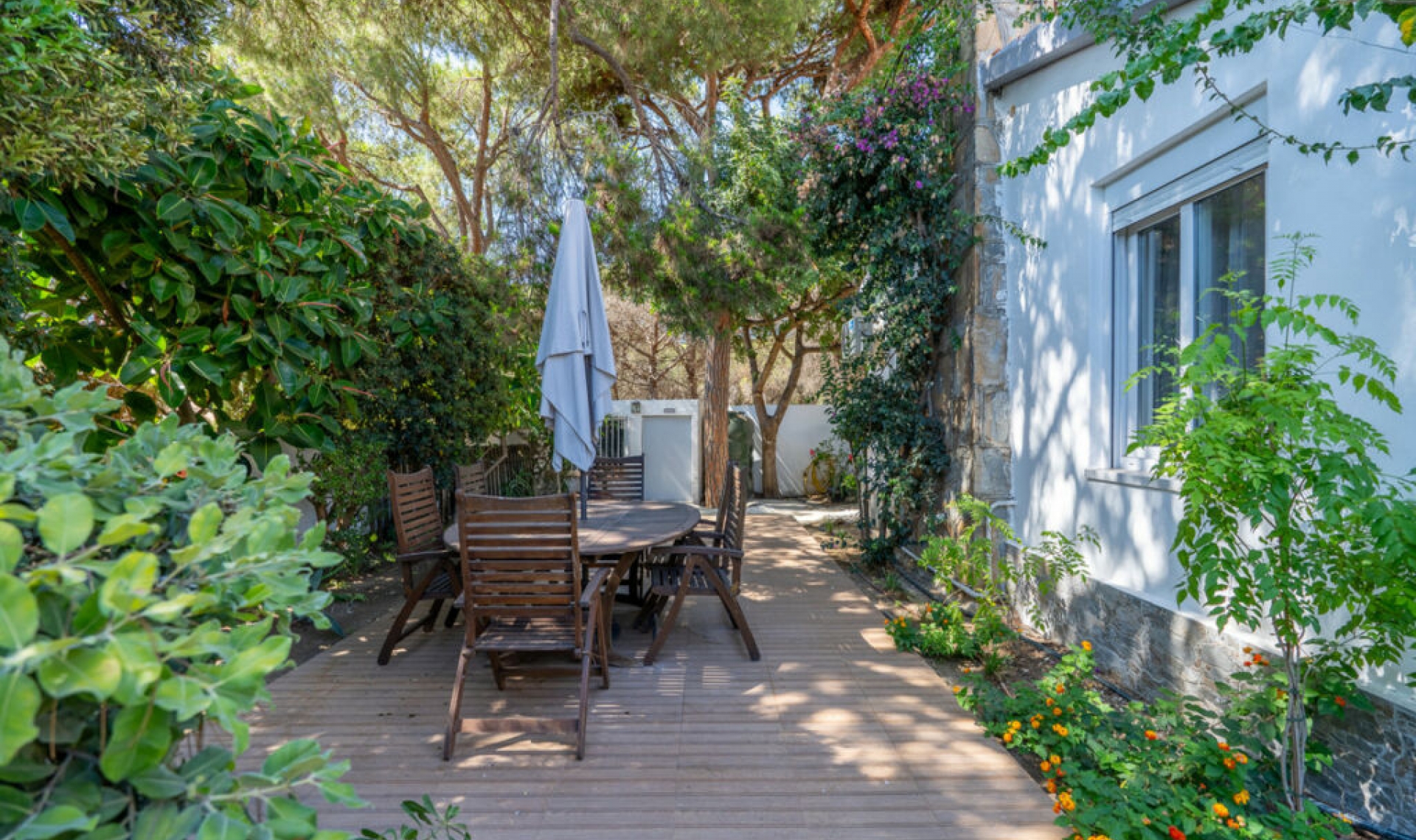 Resale - House -
Marbesa