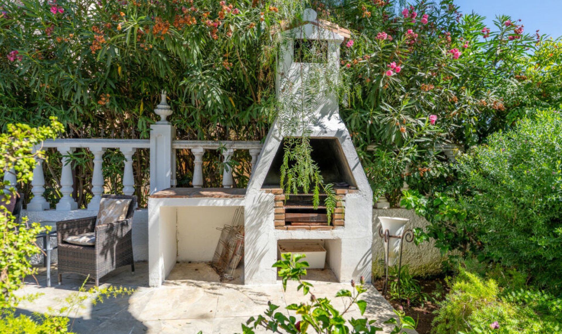 Resale - House -
Marbesa