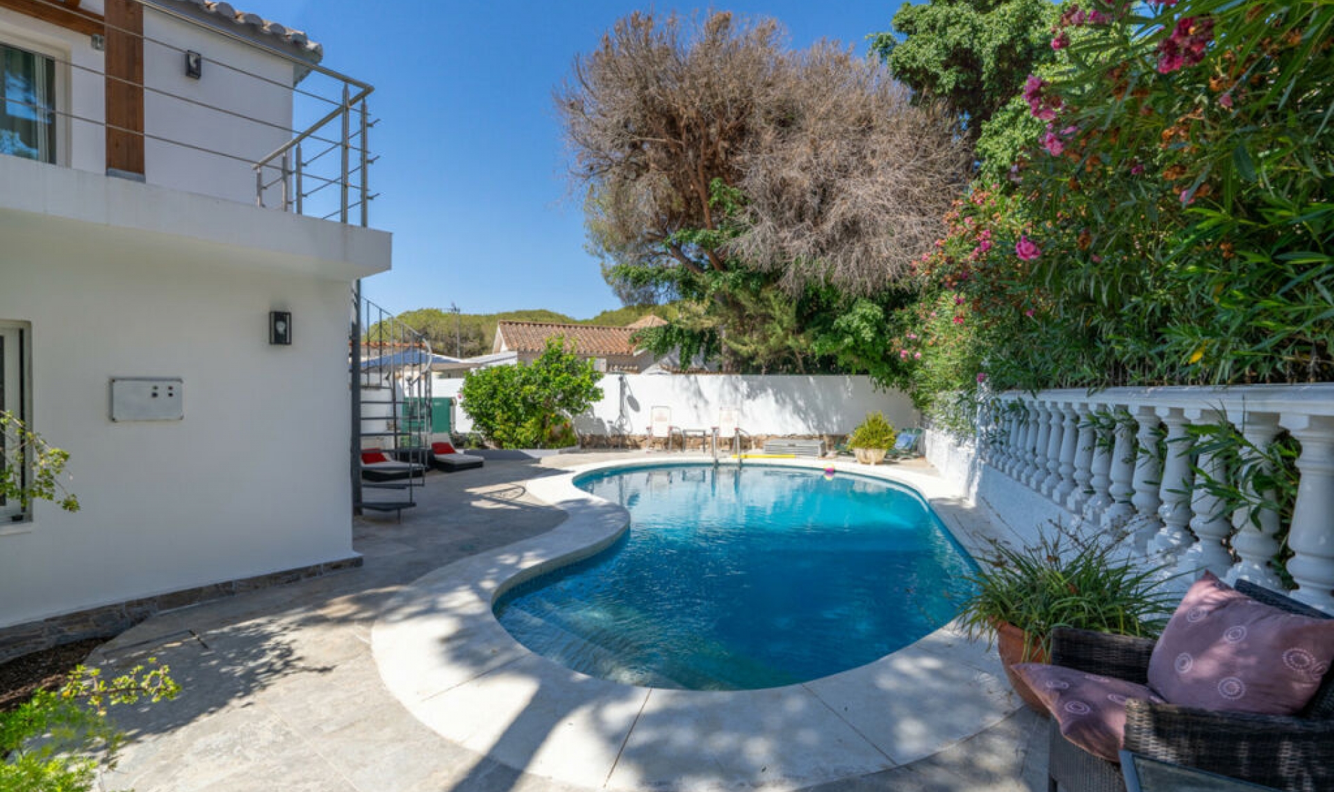 Resale - House -
Marbesa