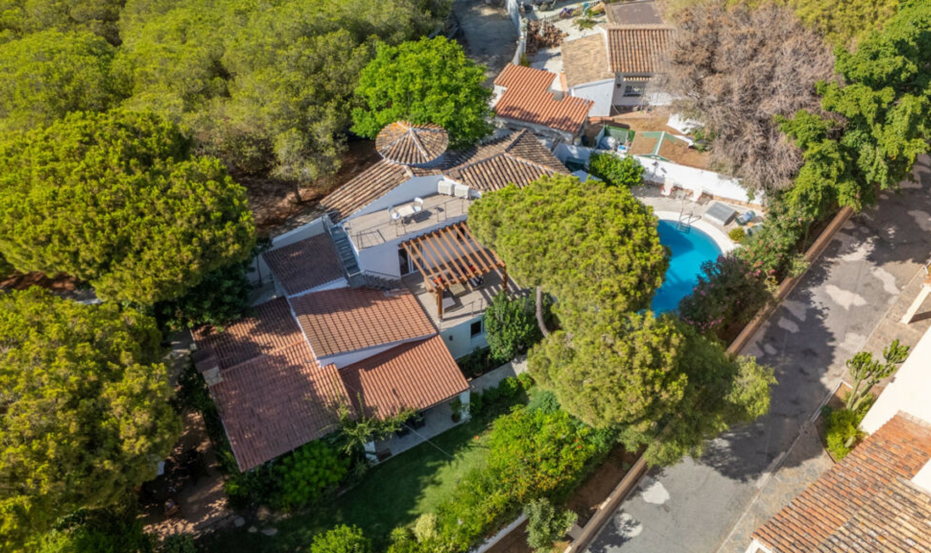 Resale - House -
Marbesa