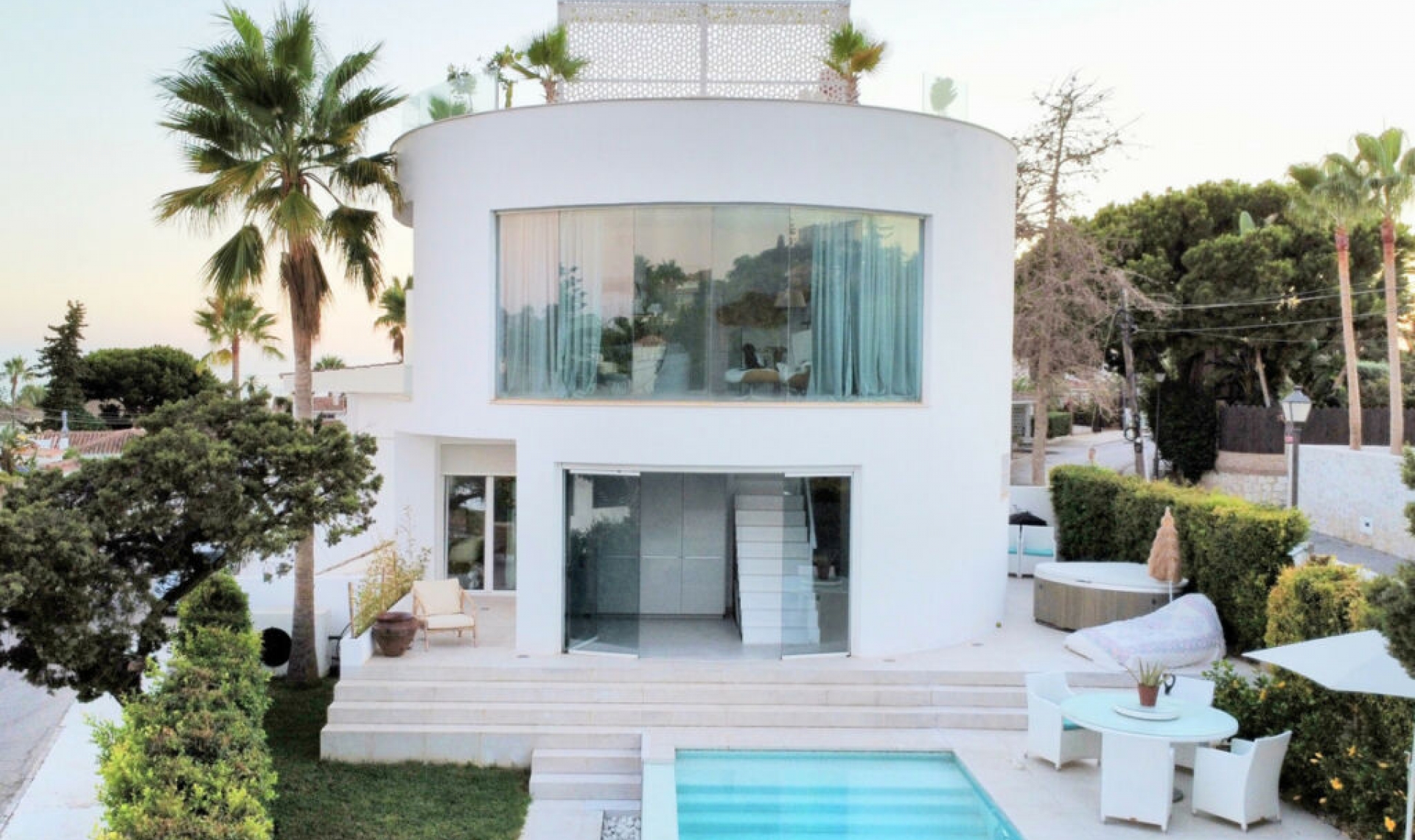 Resale - House -
Marbesa