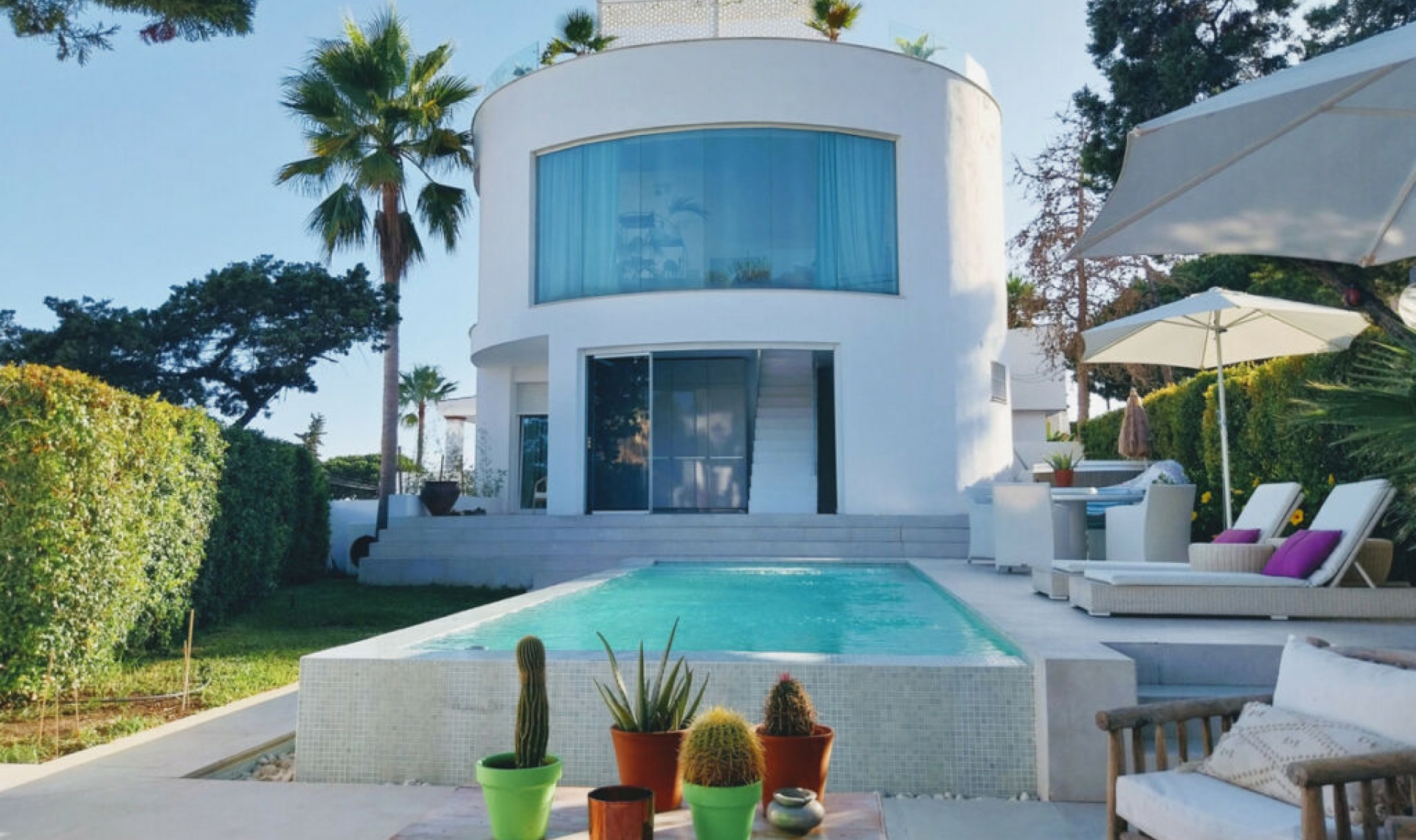 Resale - House -
Marbesa