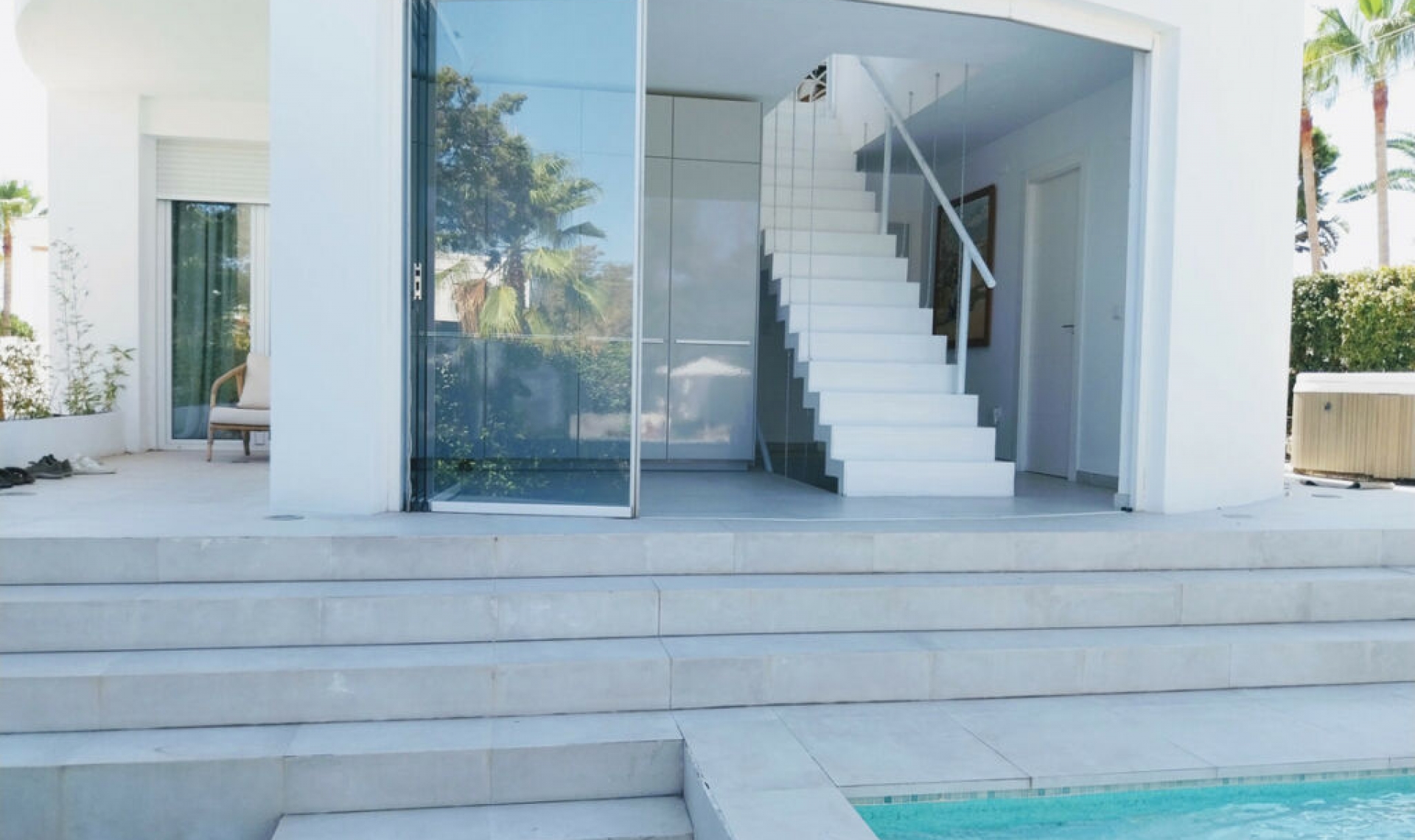 Resale - House -
Marbesa