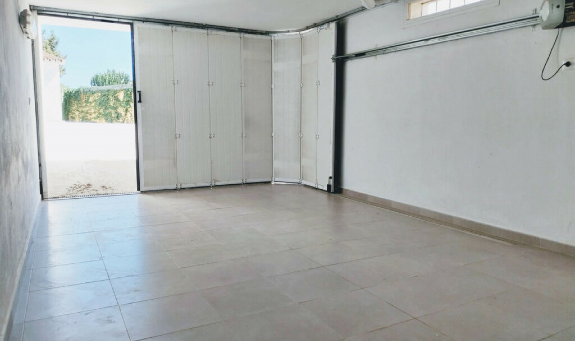 Resale - House -
Marbesa