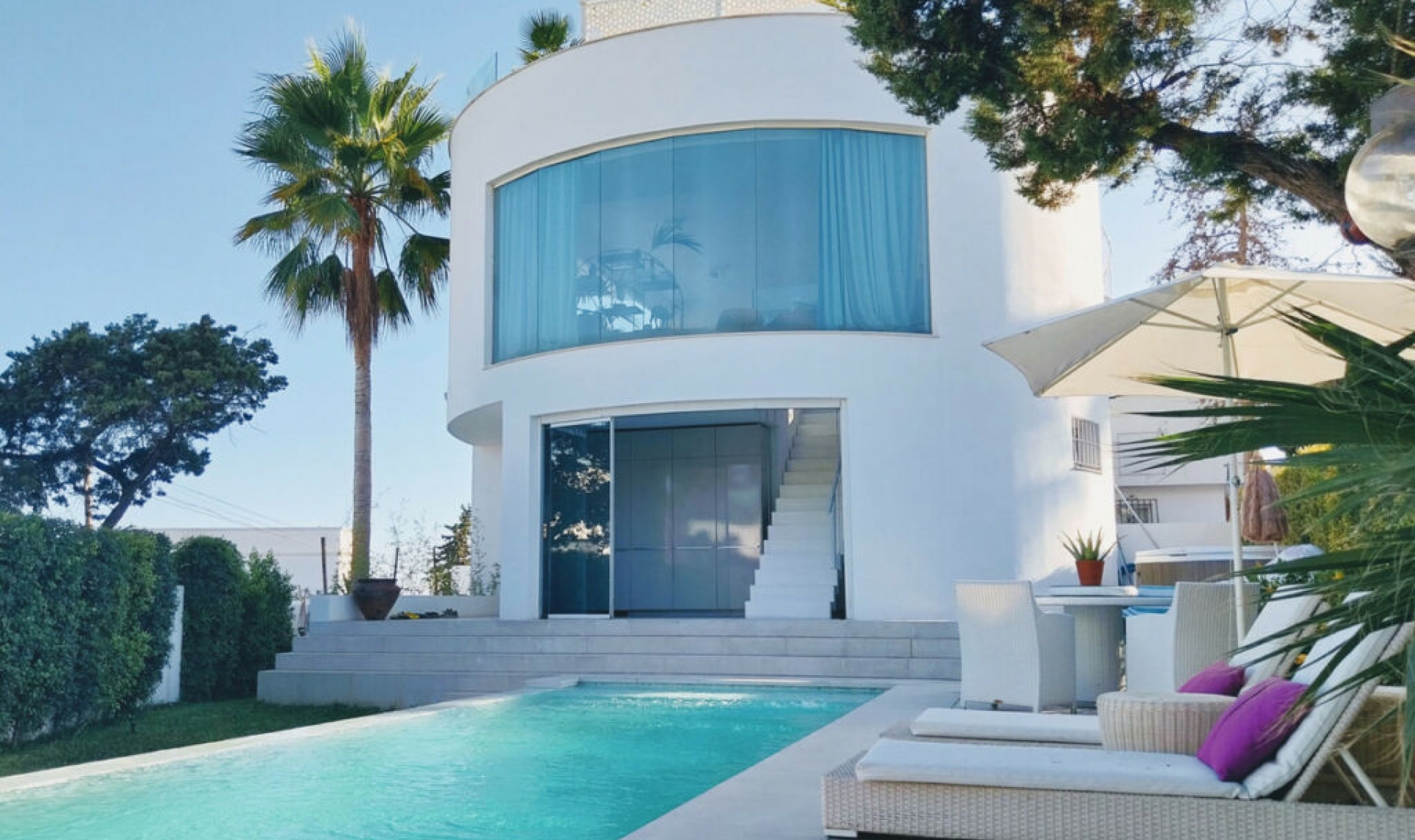 Resale - House -
Marbesa