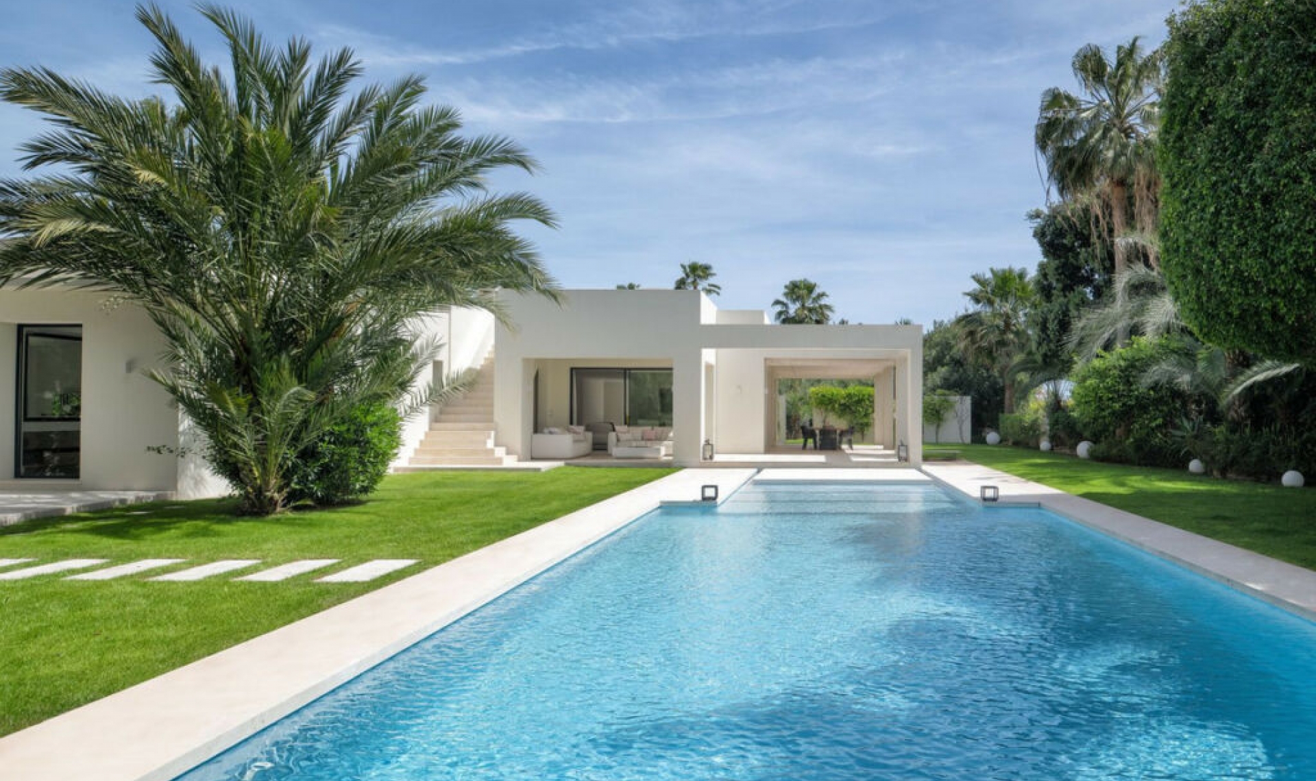 Resale - House -
Marbesa