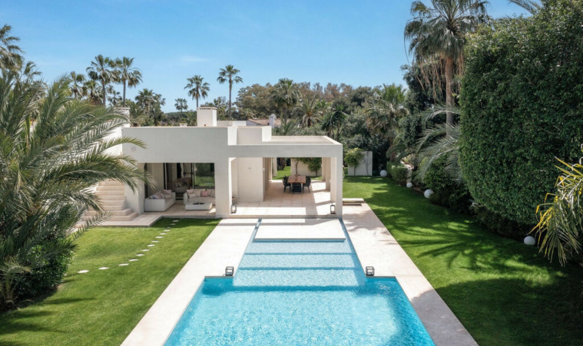 Resale - House -
Marbesa