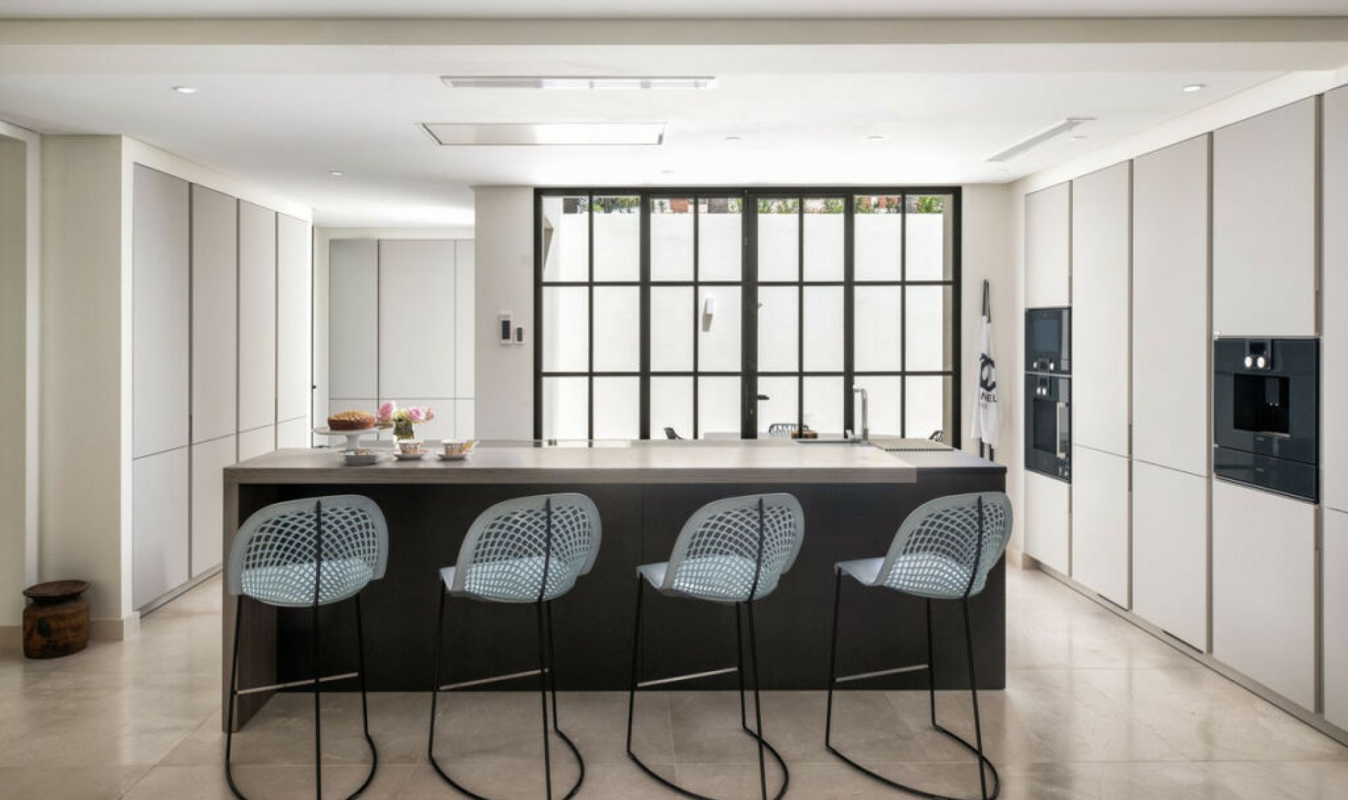 Resale - House -
Marbesa