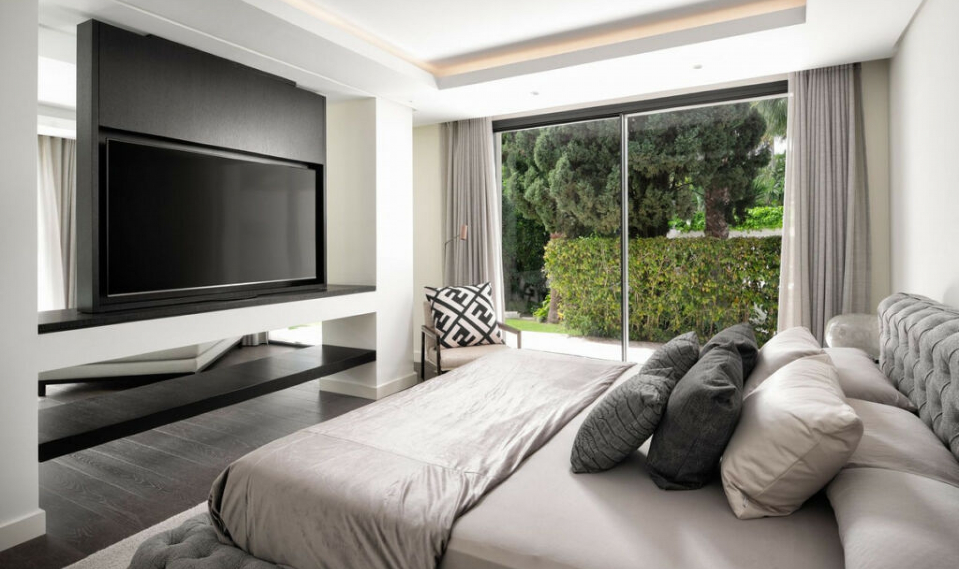 Resale - House -
Marbesa