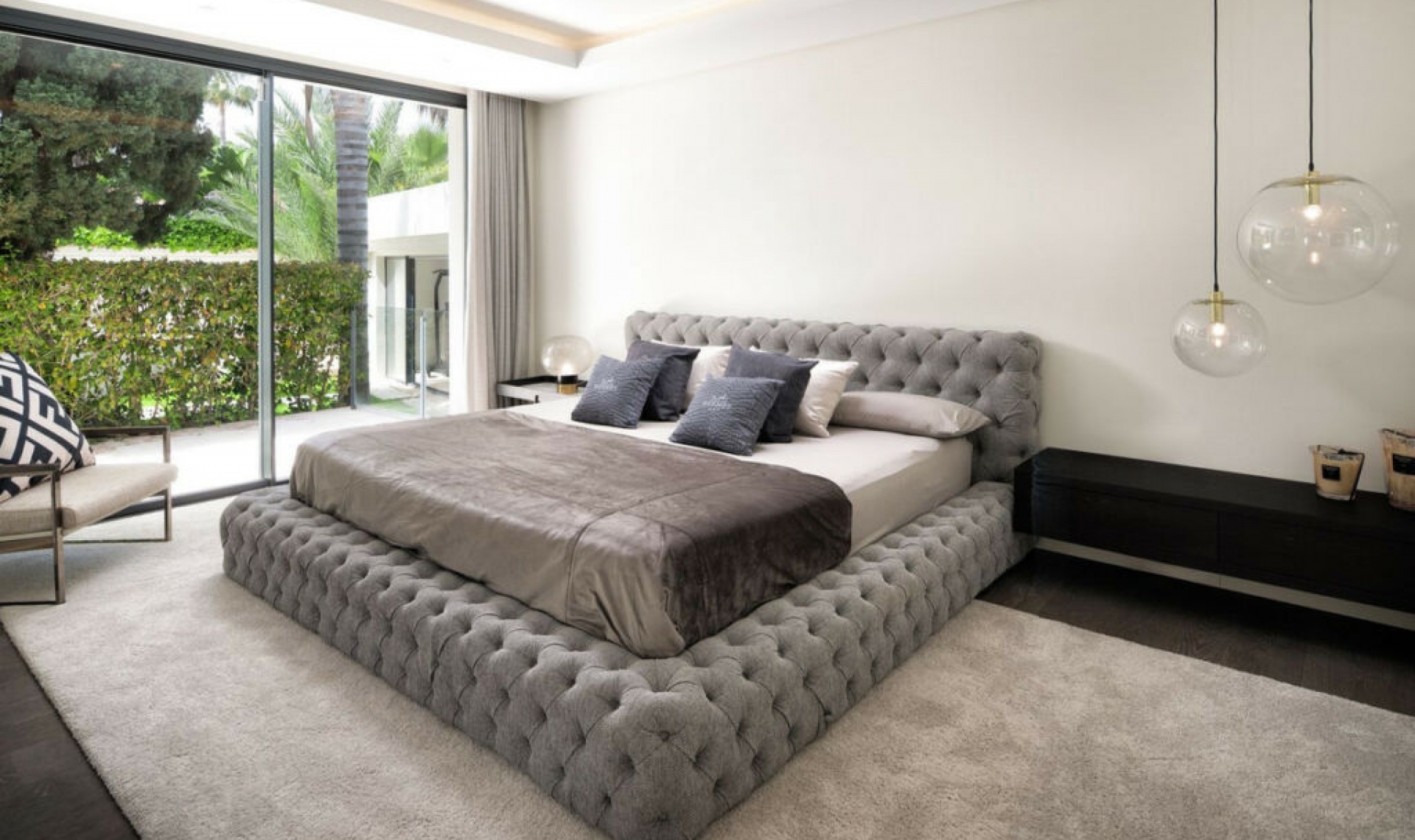 Resale - House -
Marbesa