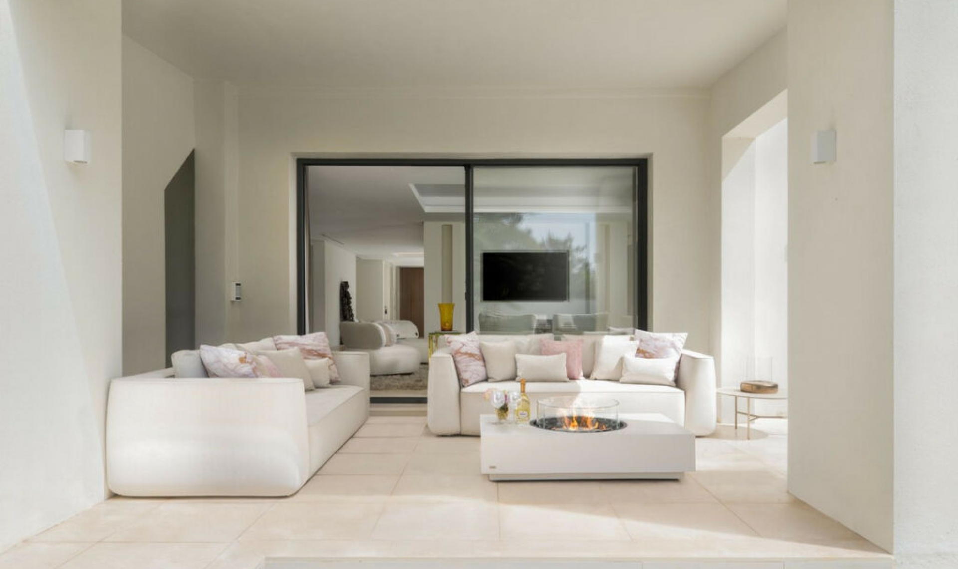 Resale - House -
Marbesa