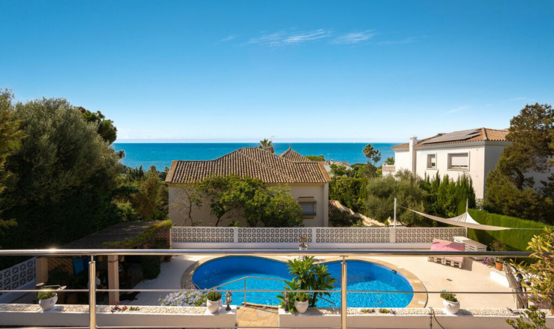 Resale - House -
Marbesa