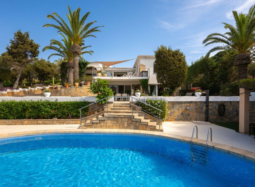 Resale - House -
Marbesa