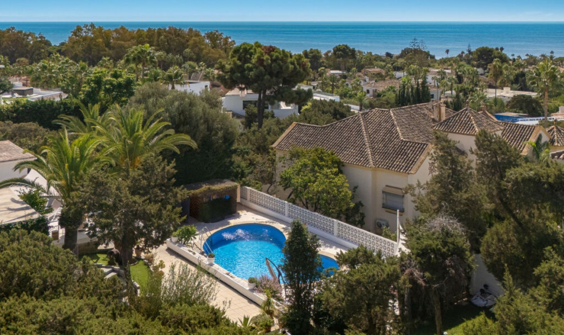 Resale - House -
Marbesa