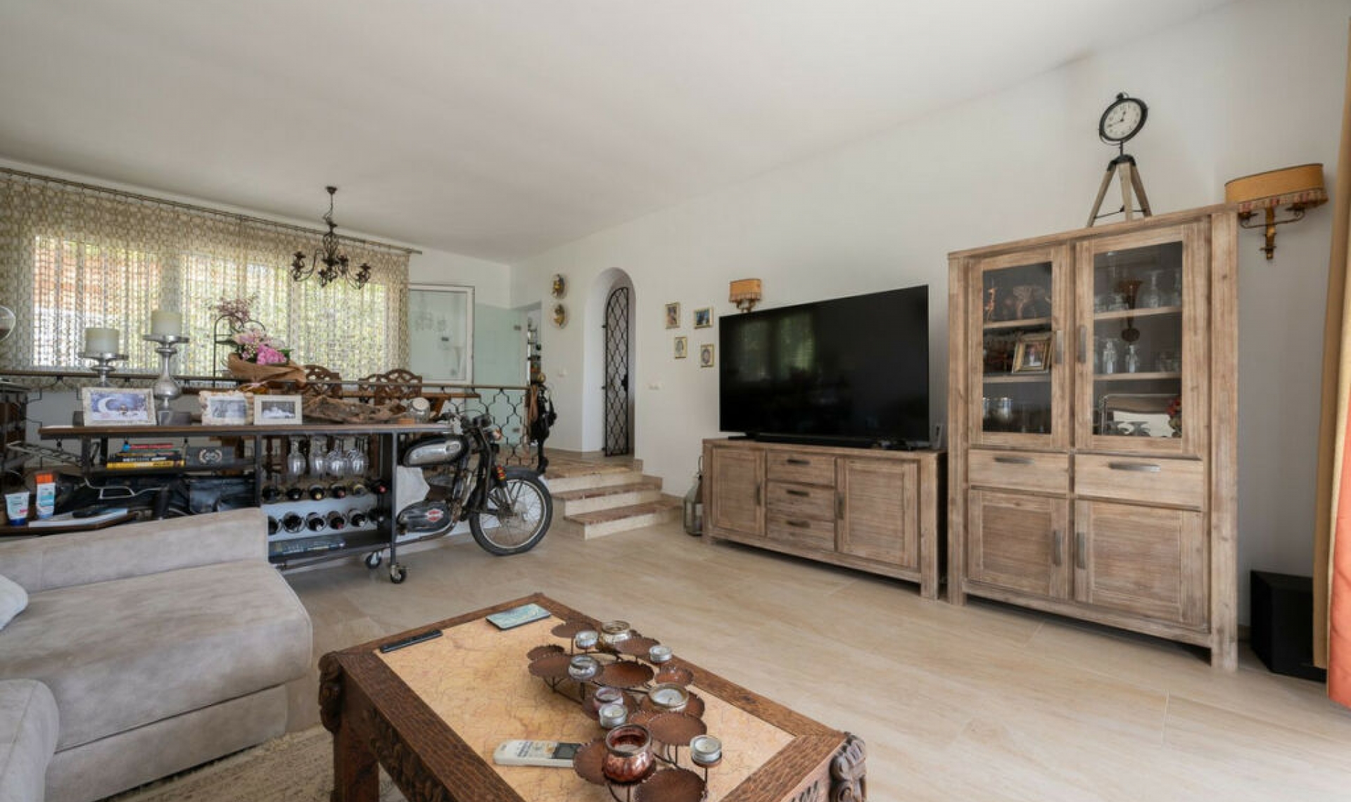 Resale - House -
Marbesa
