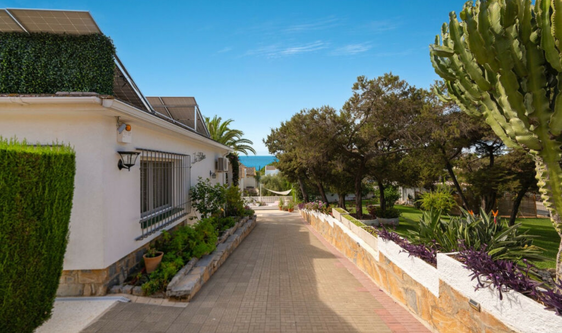 Resale - House -
Marbesa