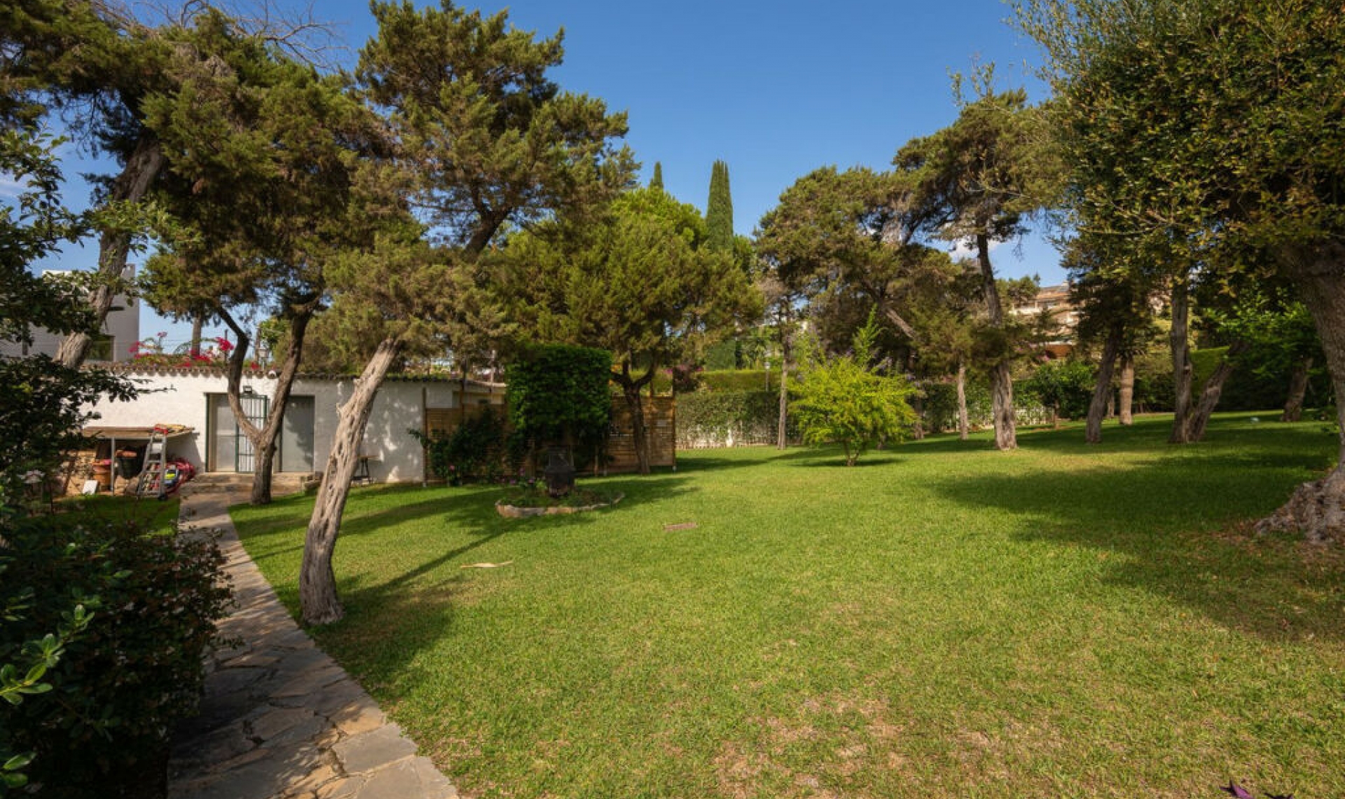 Resale - House -
Marbesa