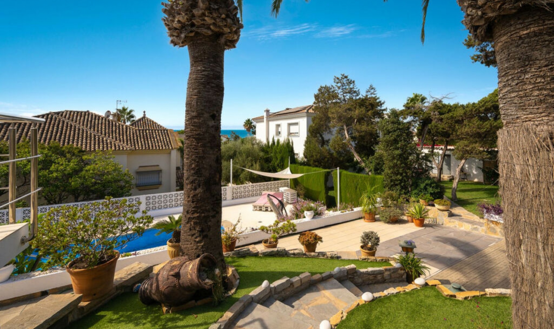 Resale - House -
Marbesa