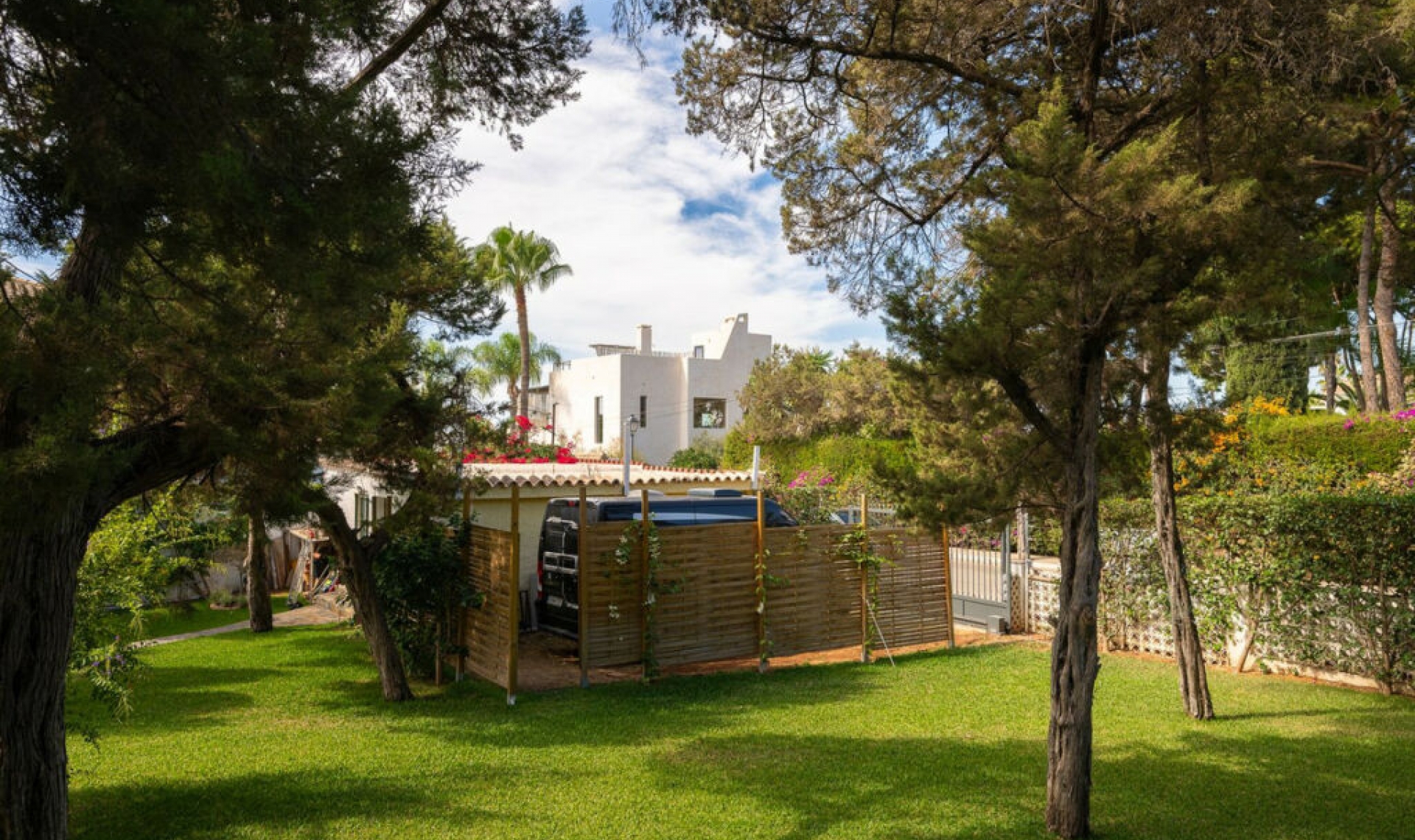 Resale - House -
Marbesa