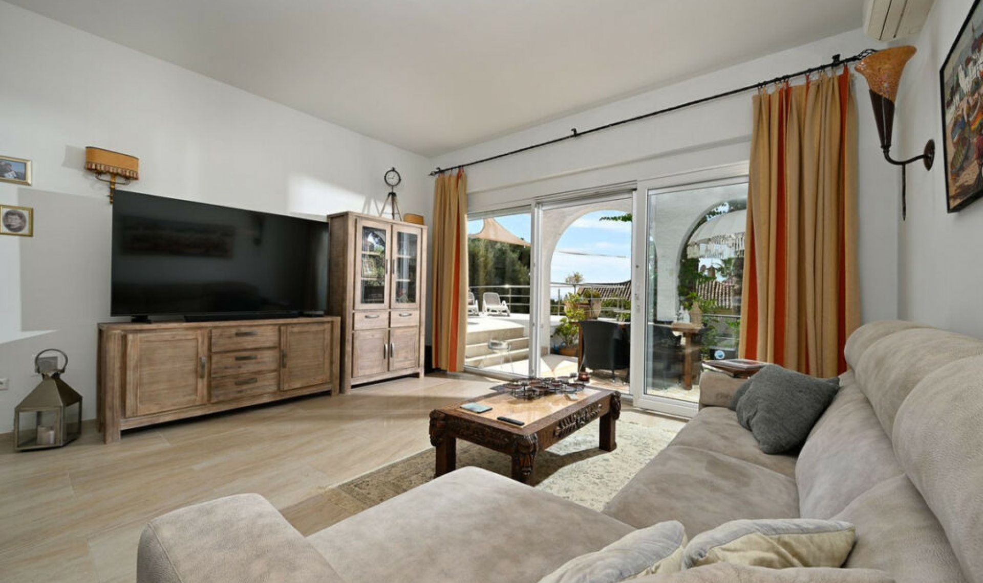 Resale - House -
Marbesa