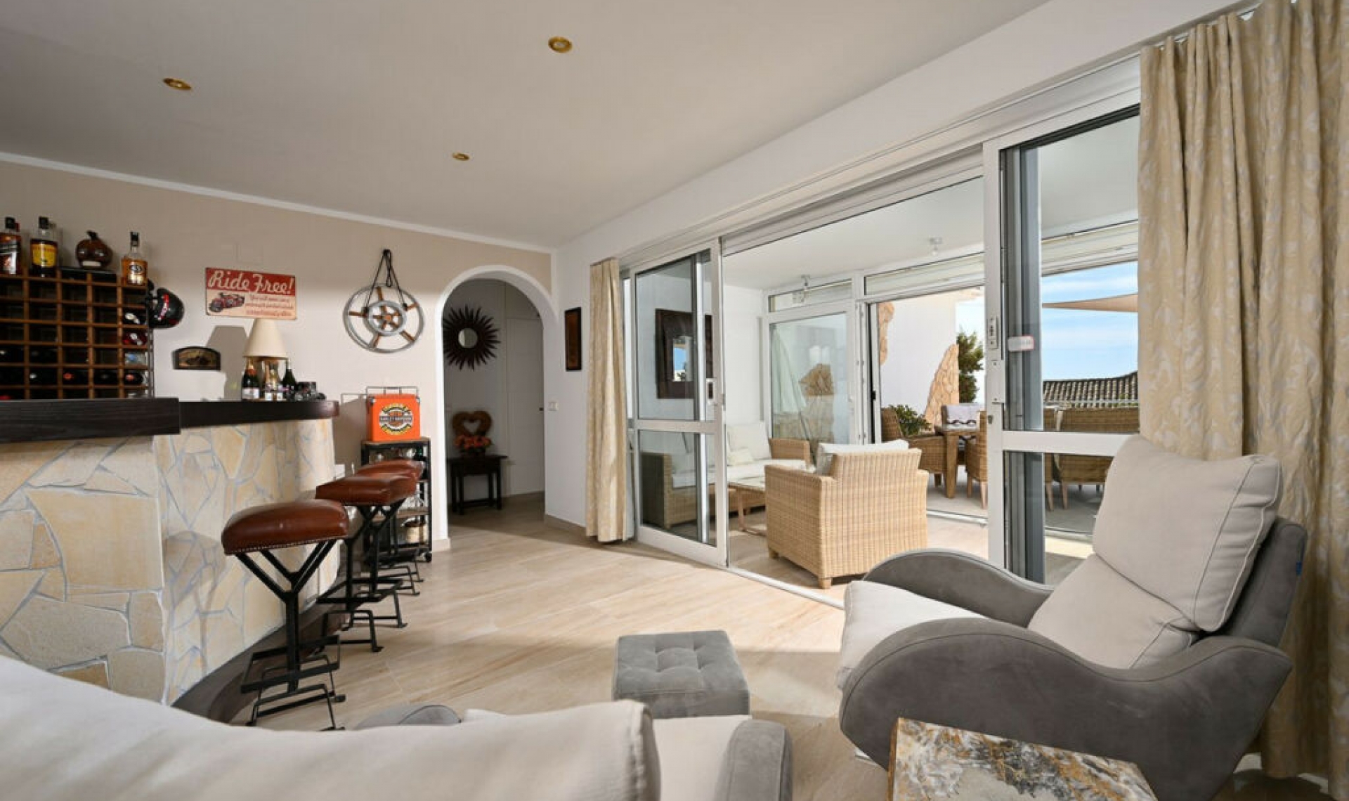 Resale - House -
Marbesa