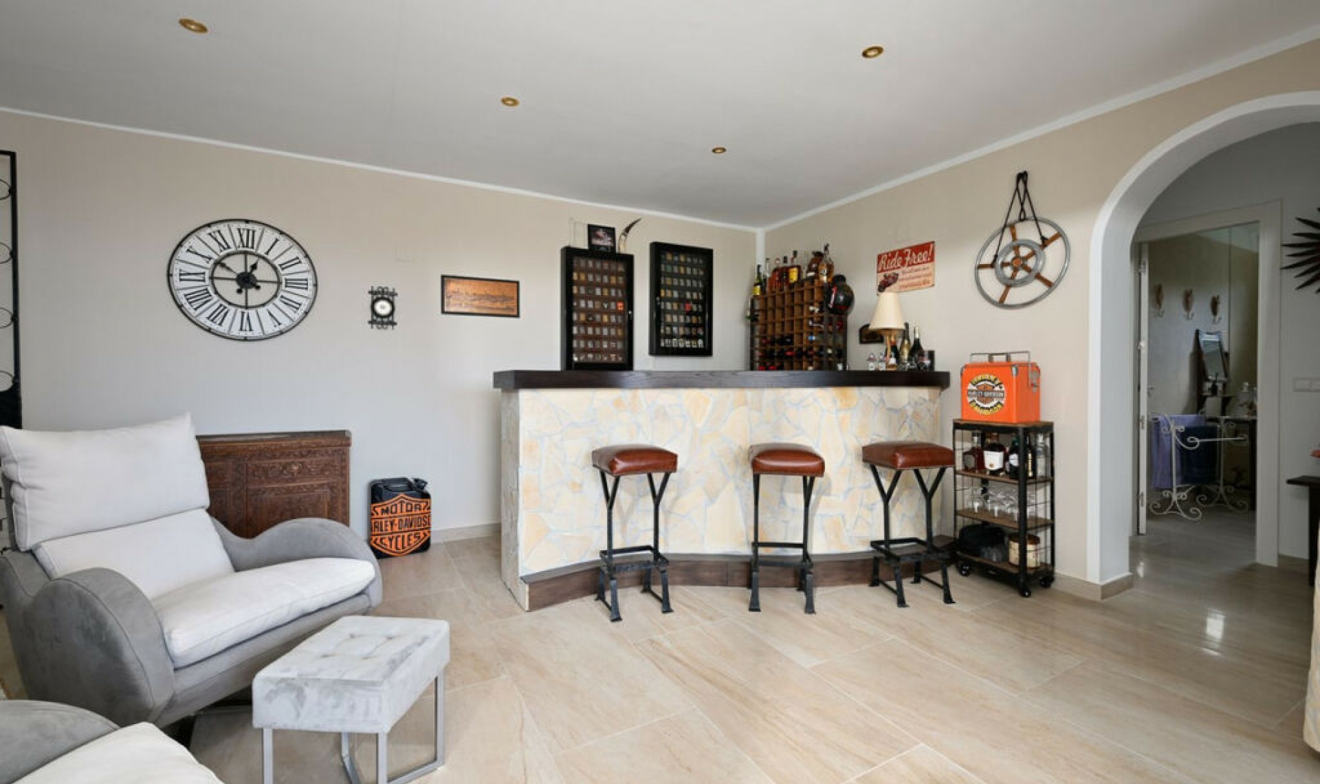 Resale - House -
Marbesa