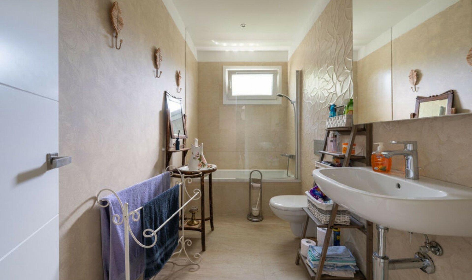Resale - House -
Marbesa