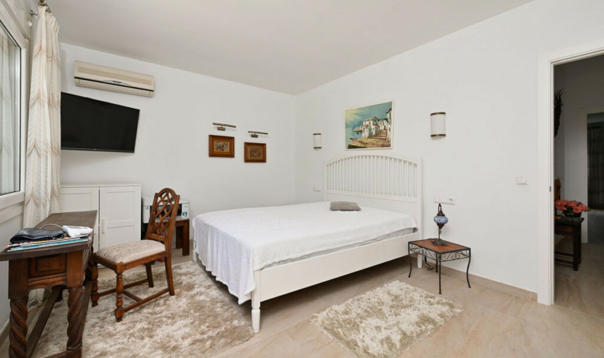 Resale - House -
Marbesa
