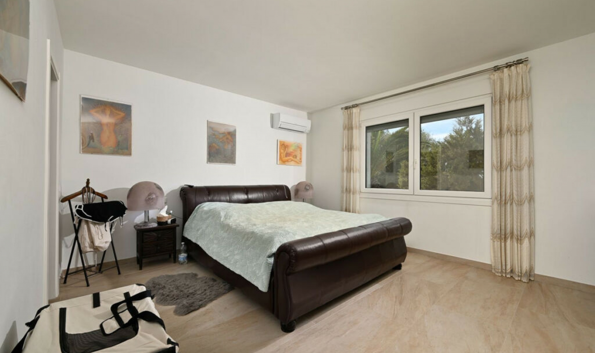 Resale - House -
Marbesa