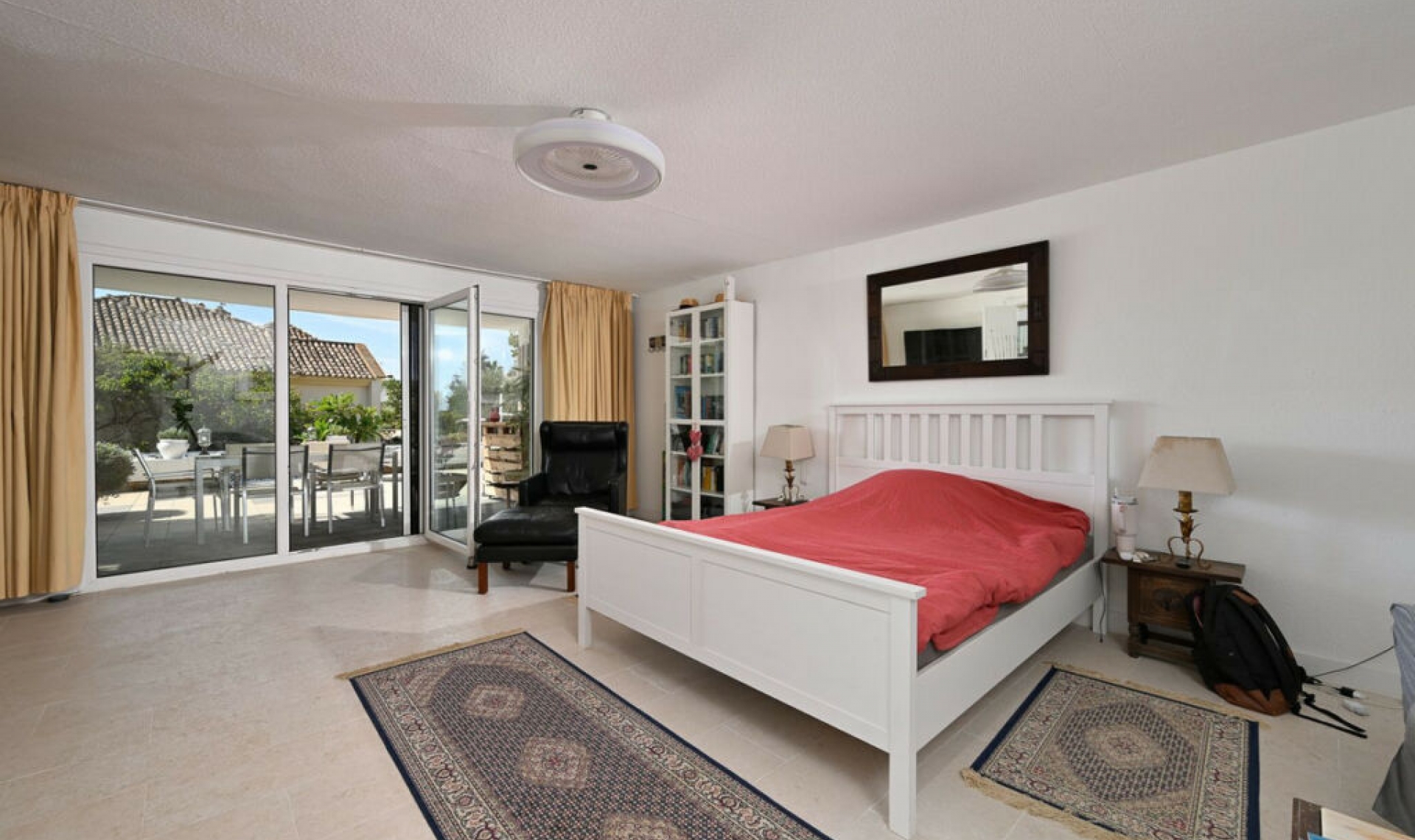 Resale - House -
Marbesa