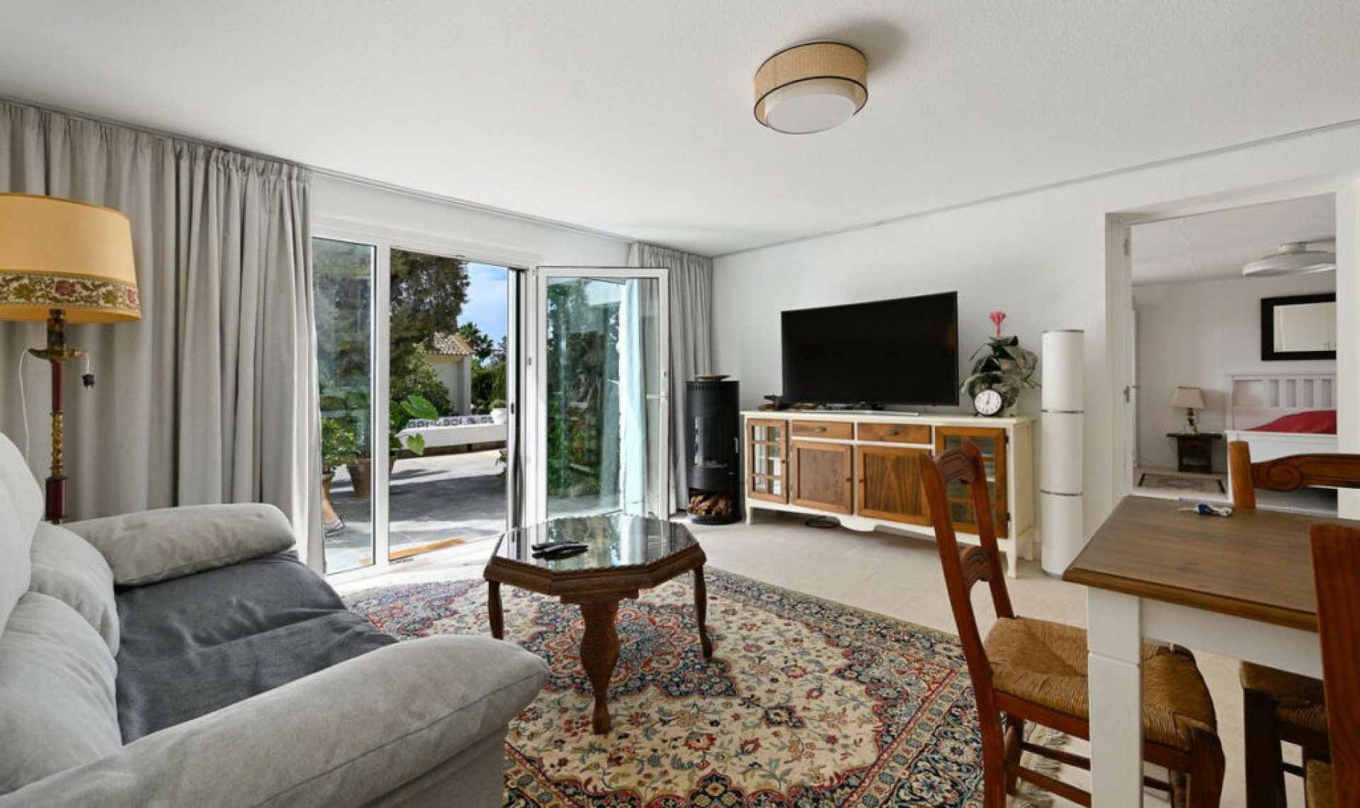 Resale - House -
Marbesa