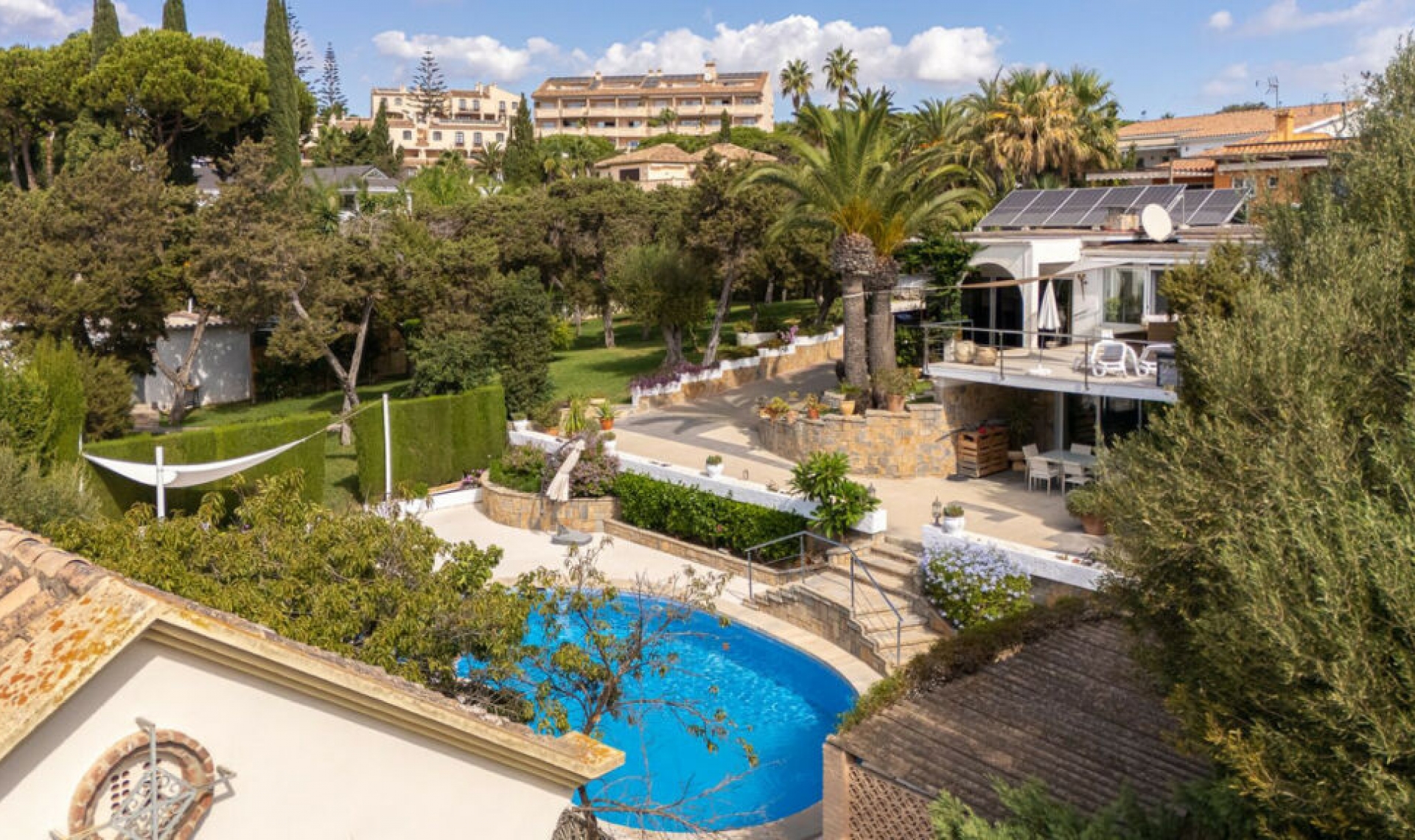 Resale - House -
Marbesa