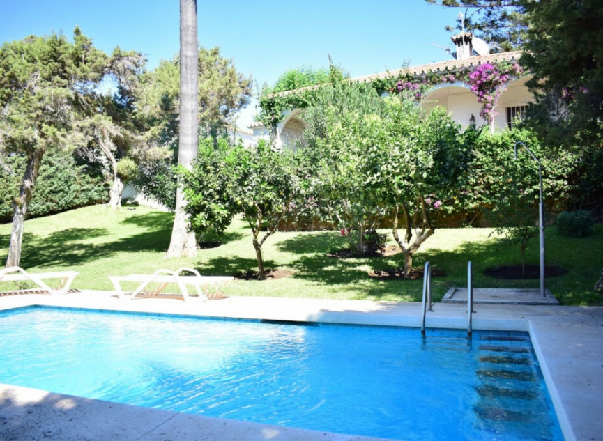 Resale - House -
Marbesa