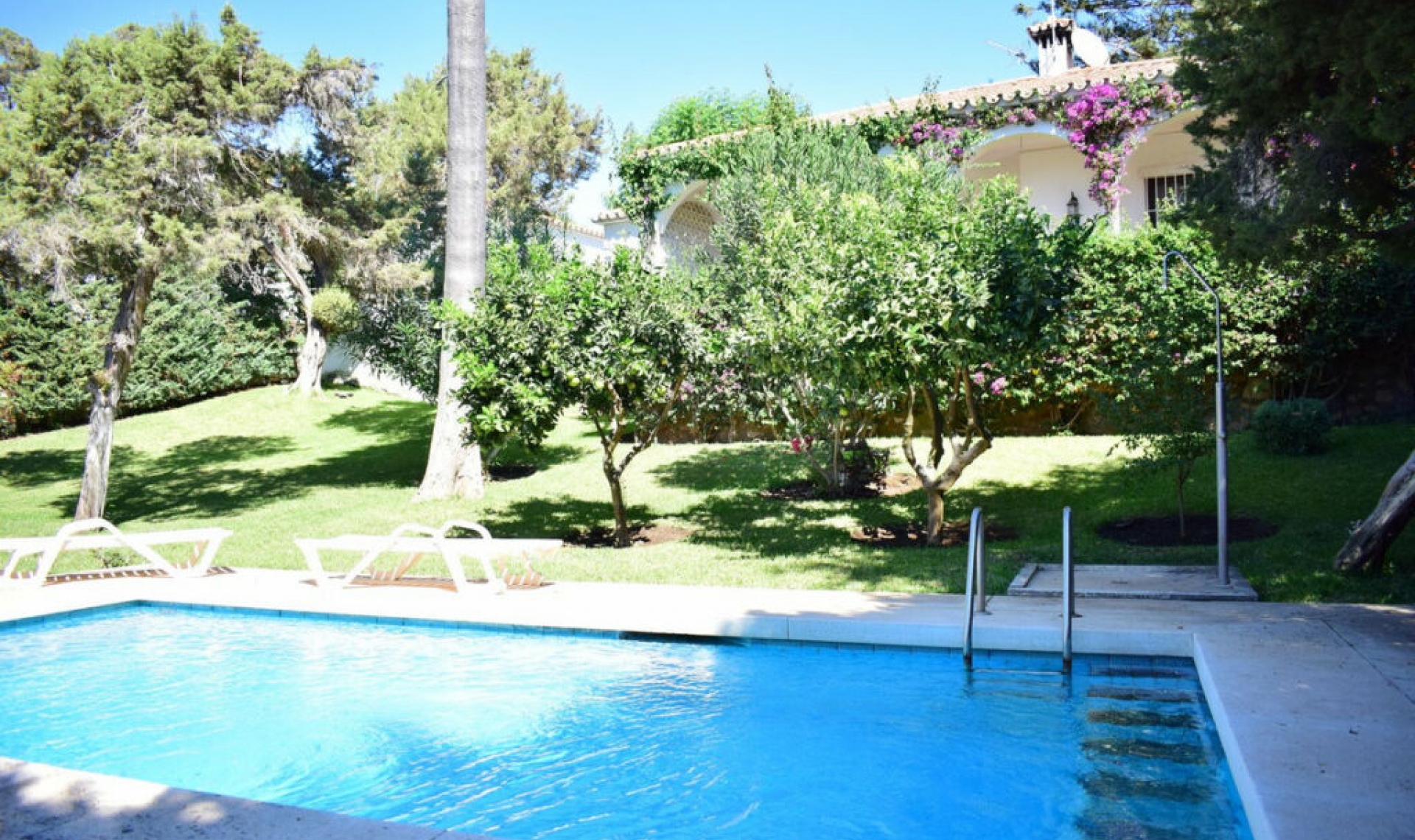 Resale - House -
Marbesa