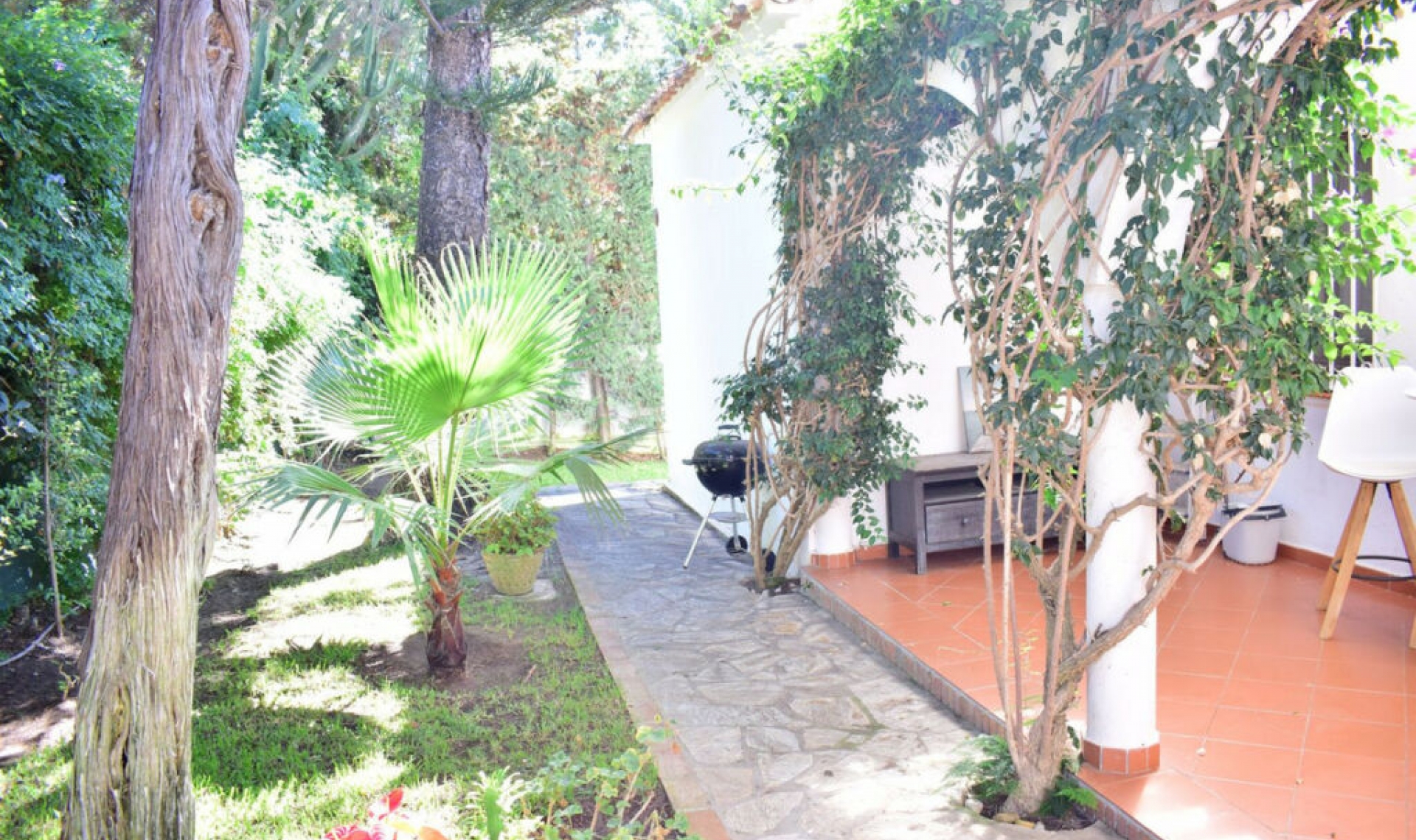 Resale - House -
Marbesa